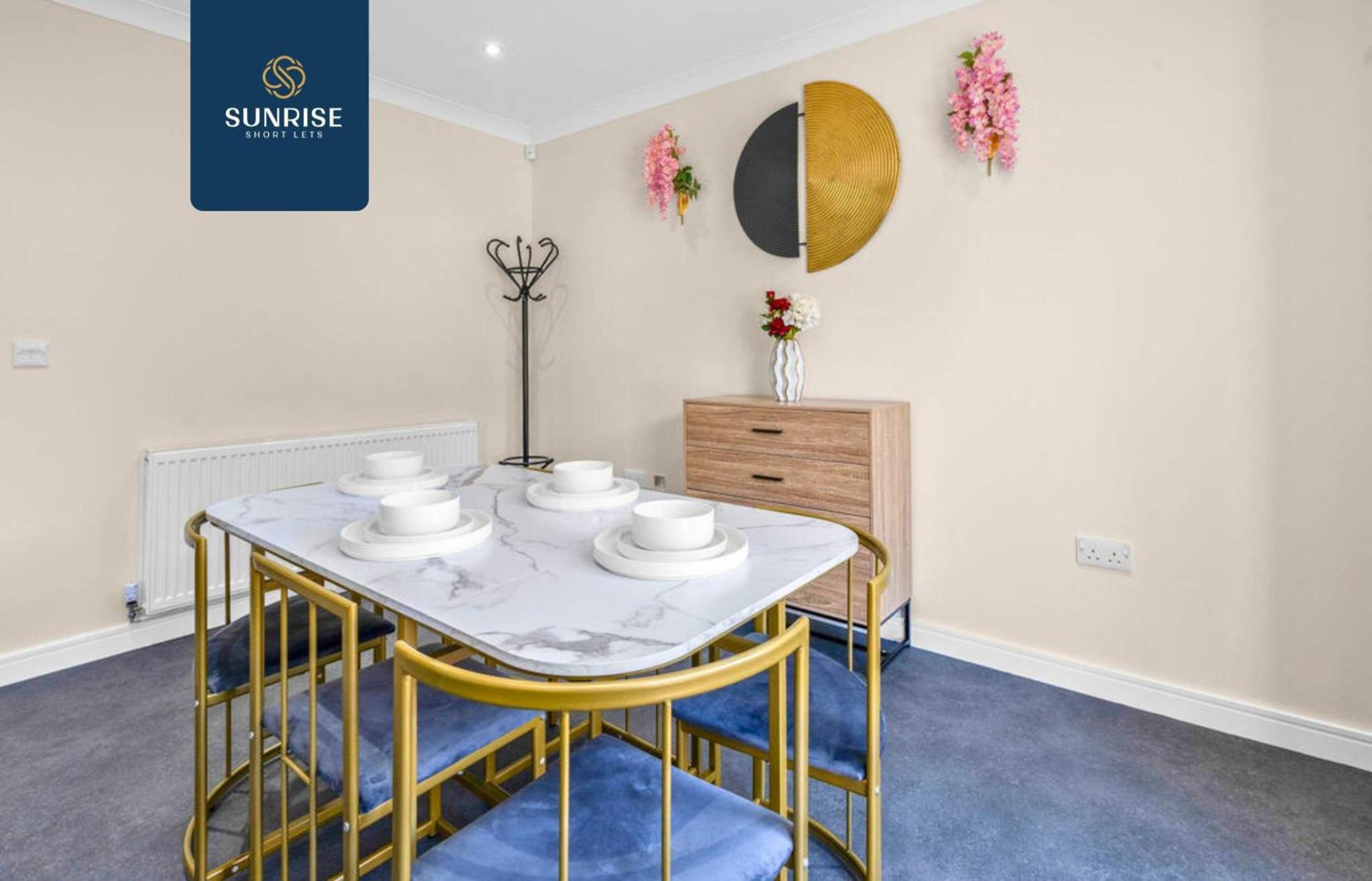 L1 - Large 4 Bedroom House With 6 Beds And 3 Bathrooms, Tvs In Each Room, Free Parking, Fully Equipped, Local Amenities, Easy Ring Road Access, Special Rates, Invoice And Reduced Price Only Via Sunrise Short Lets *