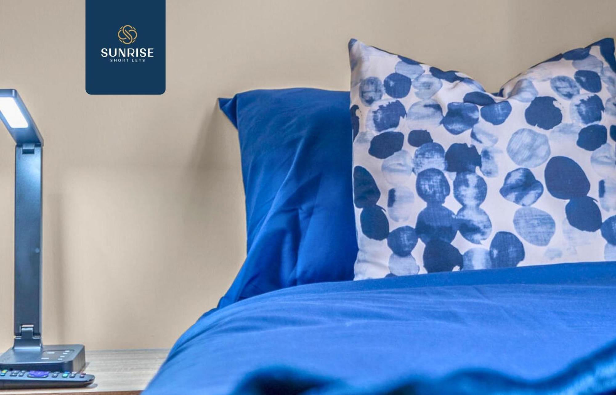 L1 - Large 4 Bedroom House With 6 Beds And 3 Bathrooms, Tvs In Each Room, Free Parking, Fully Equipped, Local Amenities, Easy Ring Road Access, Special Rates, Invoice And Reduced Price Only Via Sunrise Short Lets Villa *