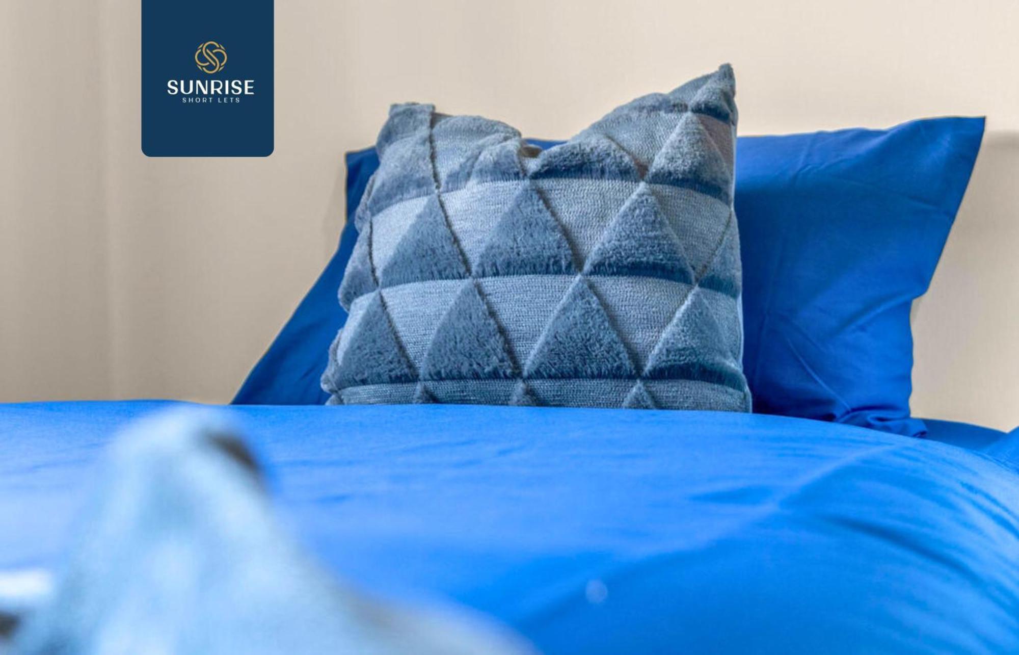 L1 - Large 4 Bedroom House With 6 Beds And 3 Bathrooms, Tvs In Each Room, Free Parking, Fully Equipped, Local Amenities, Easy Ring Road Access, Special Rates, Invoice And Reduced Price Only Via Sunrise Short Lets
