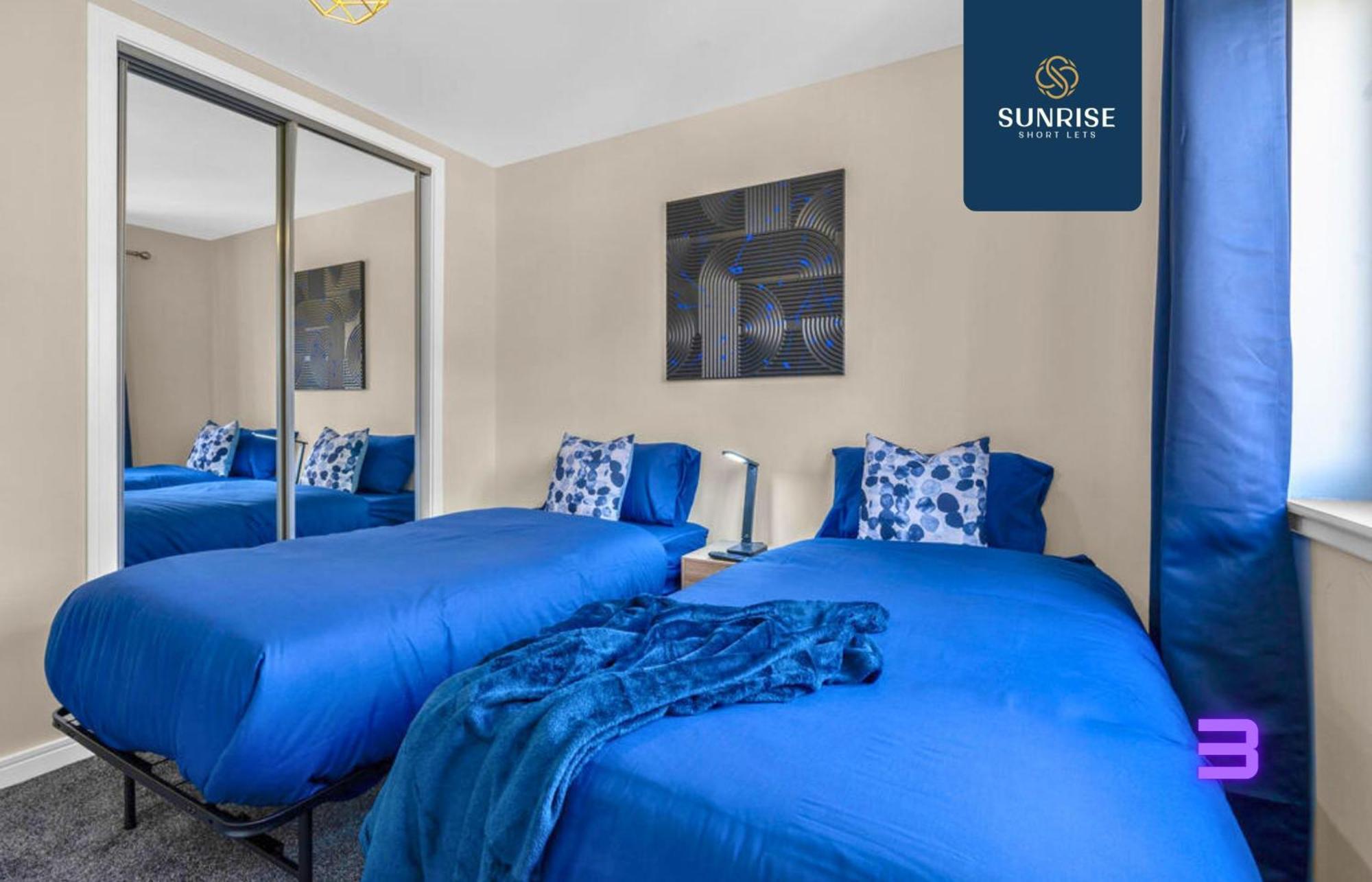 Villa L1 - Large 4 Bedroom House With 6 Beds And 3 Bathrooms, Tvs In Each Room, Free Parking, Fully Equipped, Local Amenities, Easy Ring Road Access, Special Rates, Invoice And Reduced Price Only Via Sunrise Short Lets