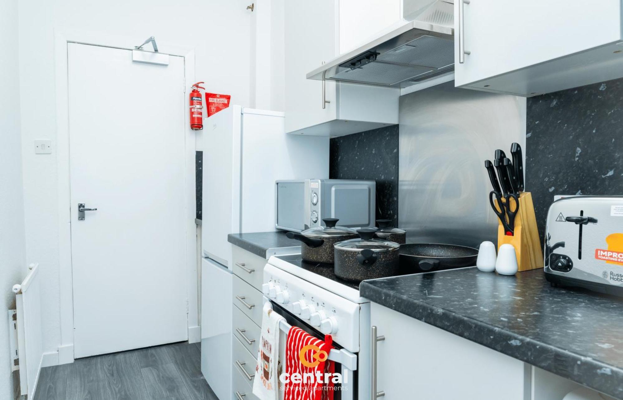 Serviced - 2 Bedroom - Ground Floor - Modern - Sleeps 4 - 2 X Double Beds - Free Street Parking - Fully Equipped - Short & Long Term Available - Contact Us For Your Requirements