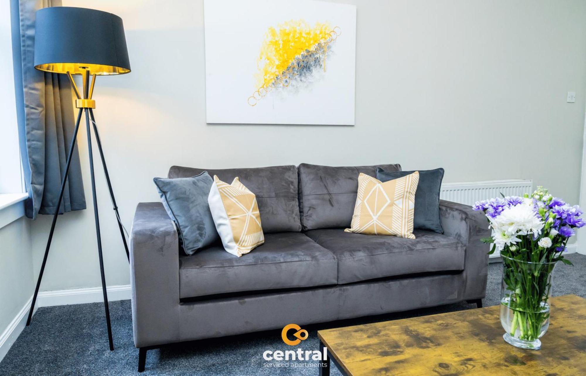 Serviced - 2 Bedroom - Ground Floor - Modern - Sleeps 4 - 2 X Double Beds - Free Street Parking - Fully Equipped - Short & Long Term Available - Contact Us For Your Requirements *