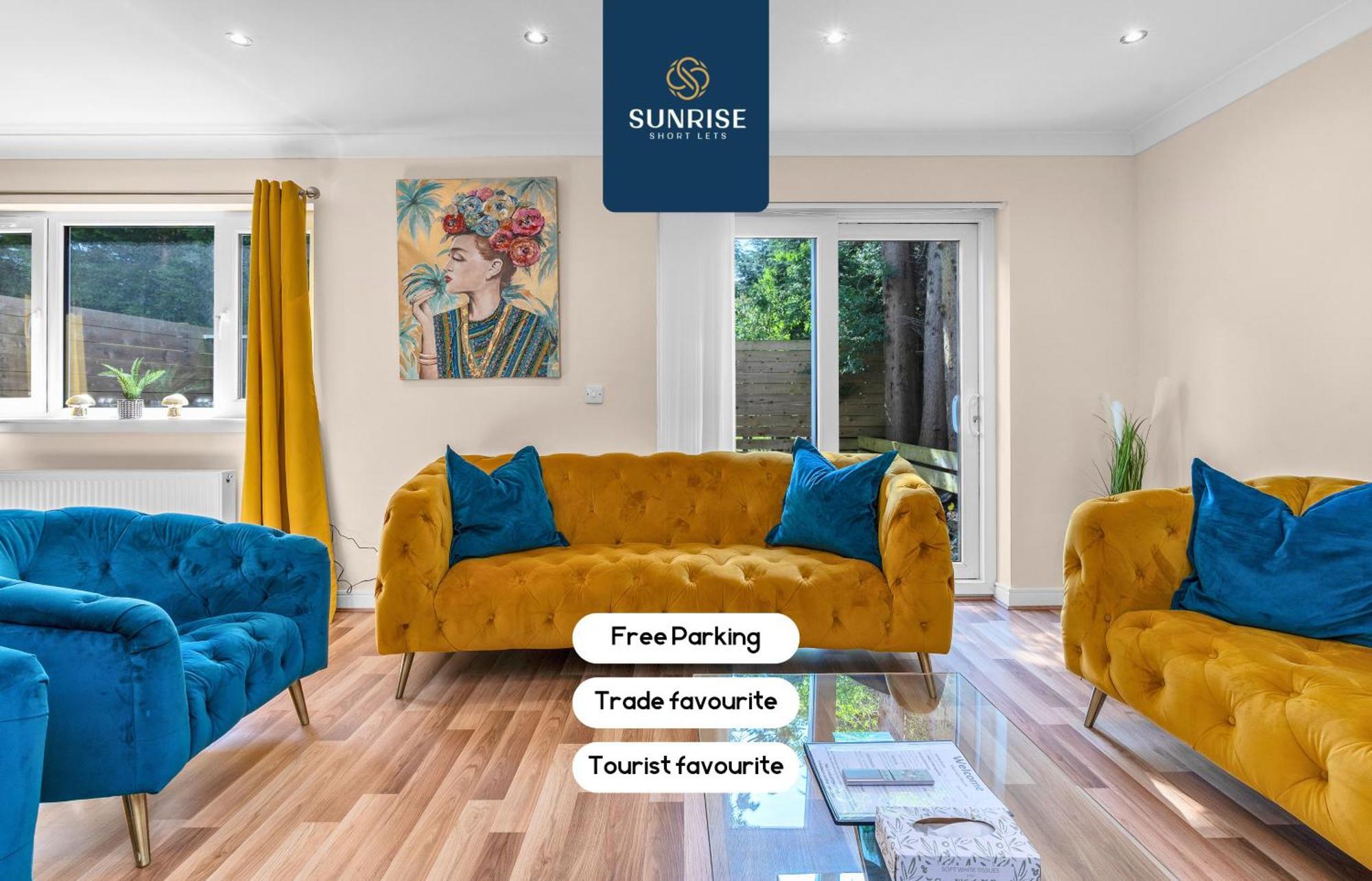 Holiday home Muirton House, 4 Bed House, 4 Car Driveway, 2 Bathrooms, Smart Tvs In Every Room, Fully Equipped Kitchen, Large Dining And Living Space, Rear Garden, Free Wifi, Mid To Long Stay Rates Available And Price Match Gaurantee By Sunrise Short Lets