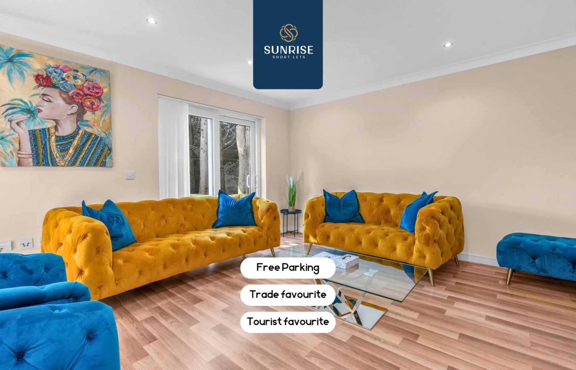 Holiday home Muirton House, 4 Bed House, 4 Car Driveway, 2 Bathrooms, Smart Tvs In Every Room, Fully Equipped Kitchen, Large Dining And Living Space, Rear Garden, Free Wifi, Mid To Long Stay Rates Available And Price Match Gaurantee By Sunrise Short Lets Dundee