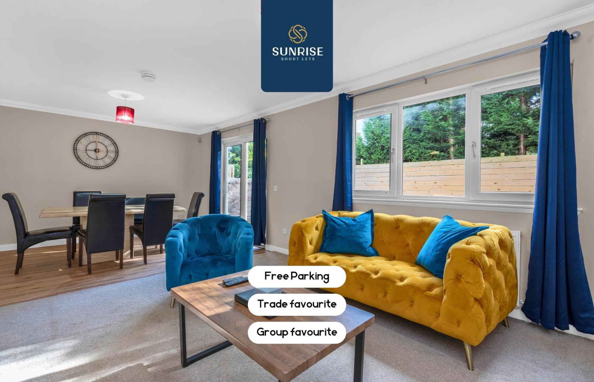 Holiday home Muirton House 2 - Sleeps 8 Has 4 Twin Bedrooms With 4 Car Driveway, 2 Bathrooms, Smart Tv, Fully Equipped Kitchen, Large Dining And Living Space, Rear Garden, Free Wifi, Long Stays Welcome, Price Match Gaurantee By Sunrise Short Lets *
