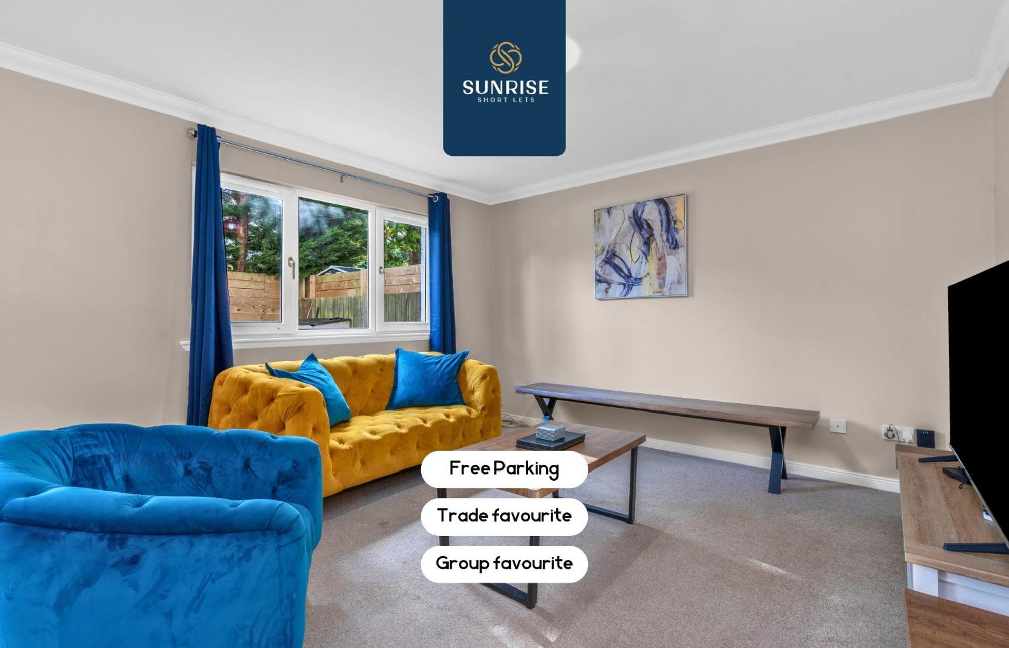 Muirton House 2 - Sleeps 8 Has 4 Twin Bedrooms With 4 Car Driveway, 2 Bathrooms, Smart Tv, Fully Equipped Kitchen, Large Dining And Living Space, Rear Garden, Free Wifi, Long Stays Welcome, Price Match Gaurantee By Sunrise Short Lets *