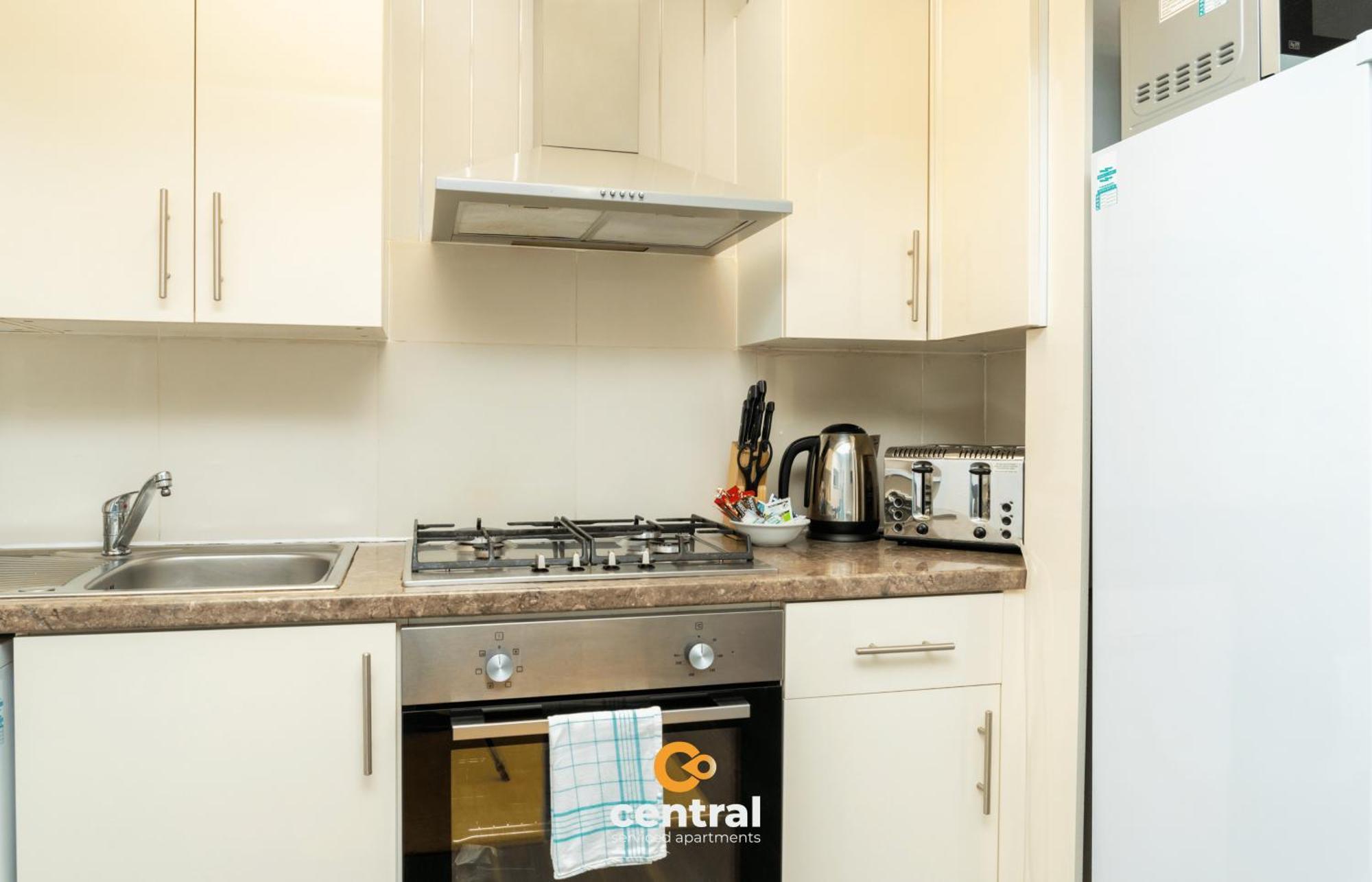 Serviced Apartments: Modern 1-bedroom Near Apartamento Dundee