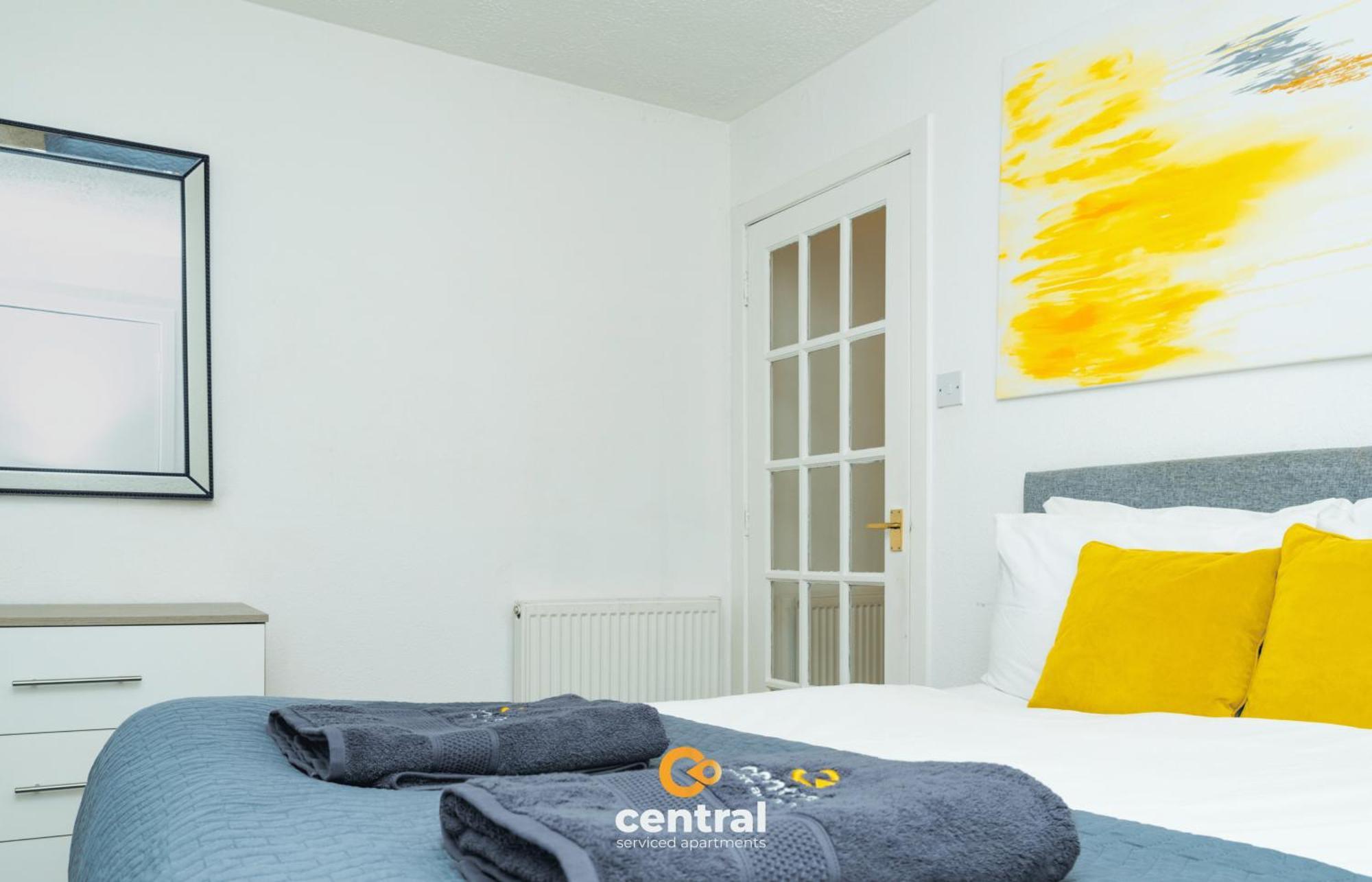 Serviced Apartments: Modern 1-bedroom Near