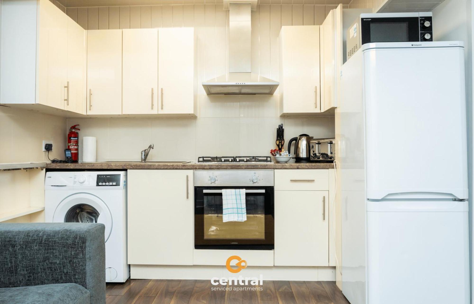 Serviced Apartments: Modern 1-bedroom Near Apartamento *