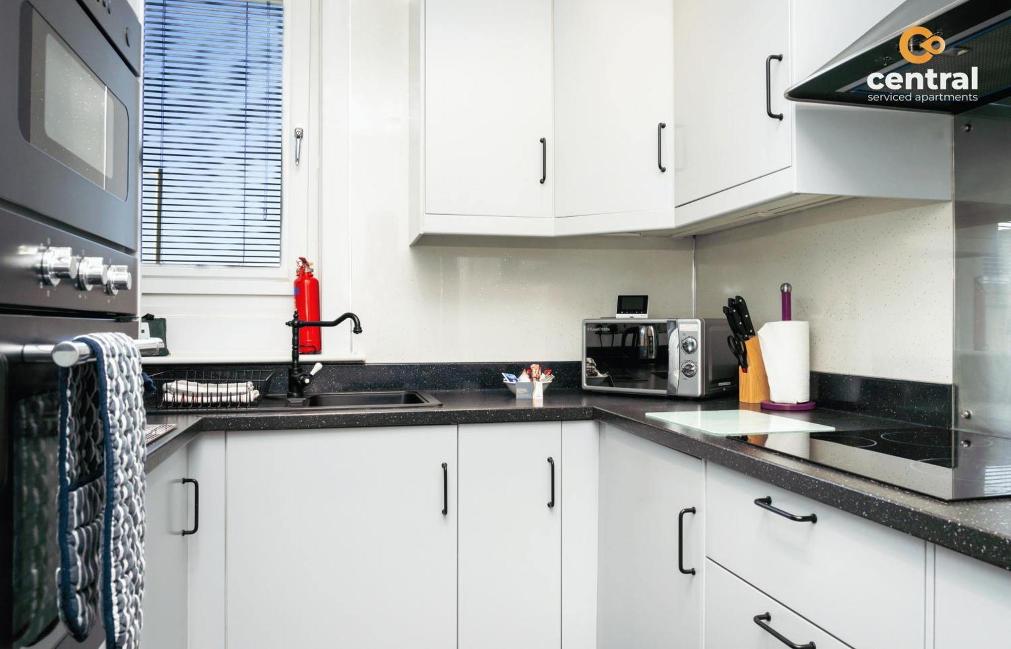 Serviced Apartments: Modern 2-bedroom Family Apartment Dundee