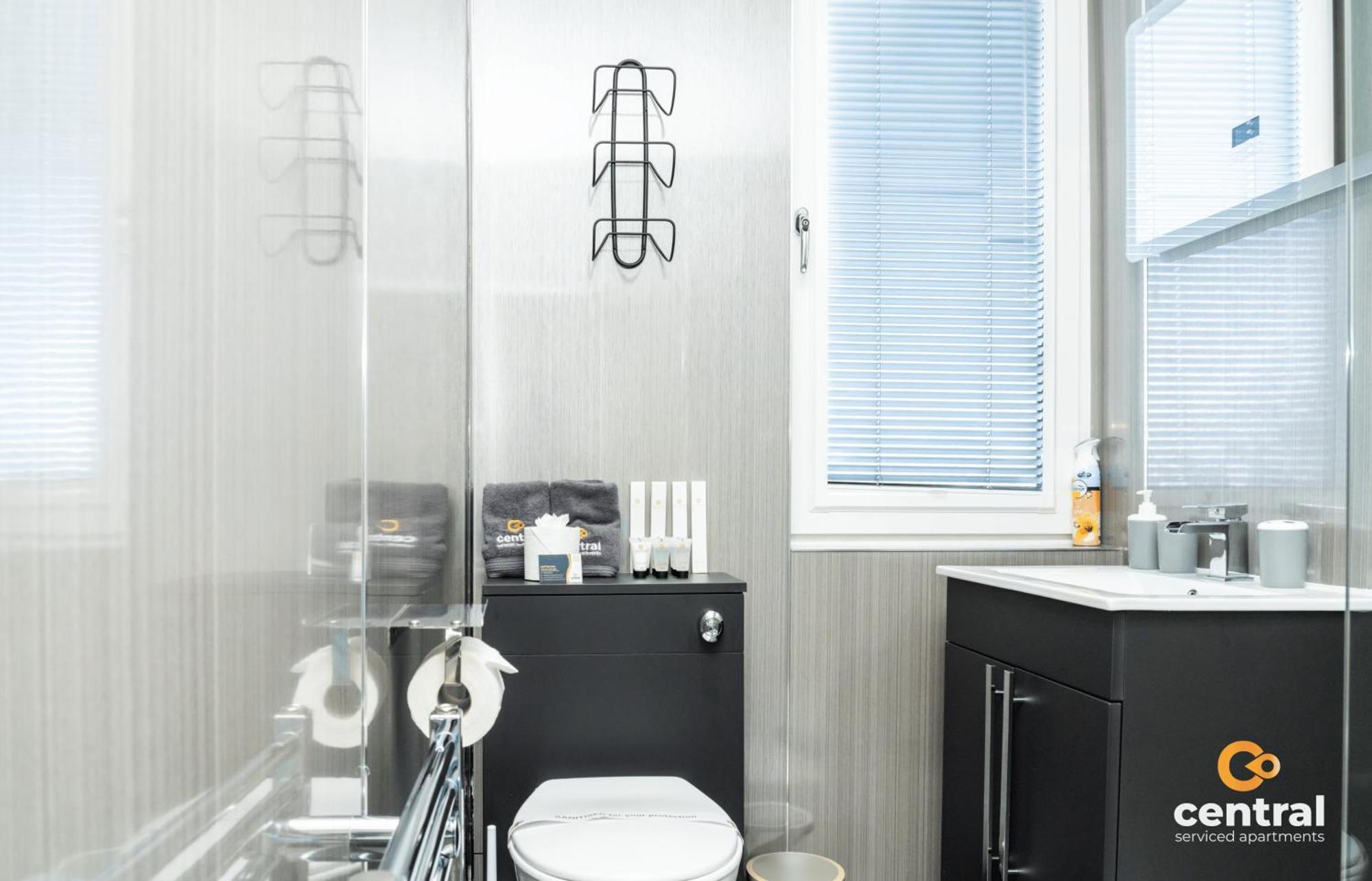 Apartment Serviced Apartments: Modern 2-bedroom Family Dundee