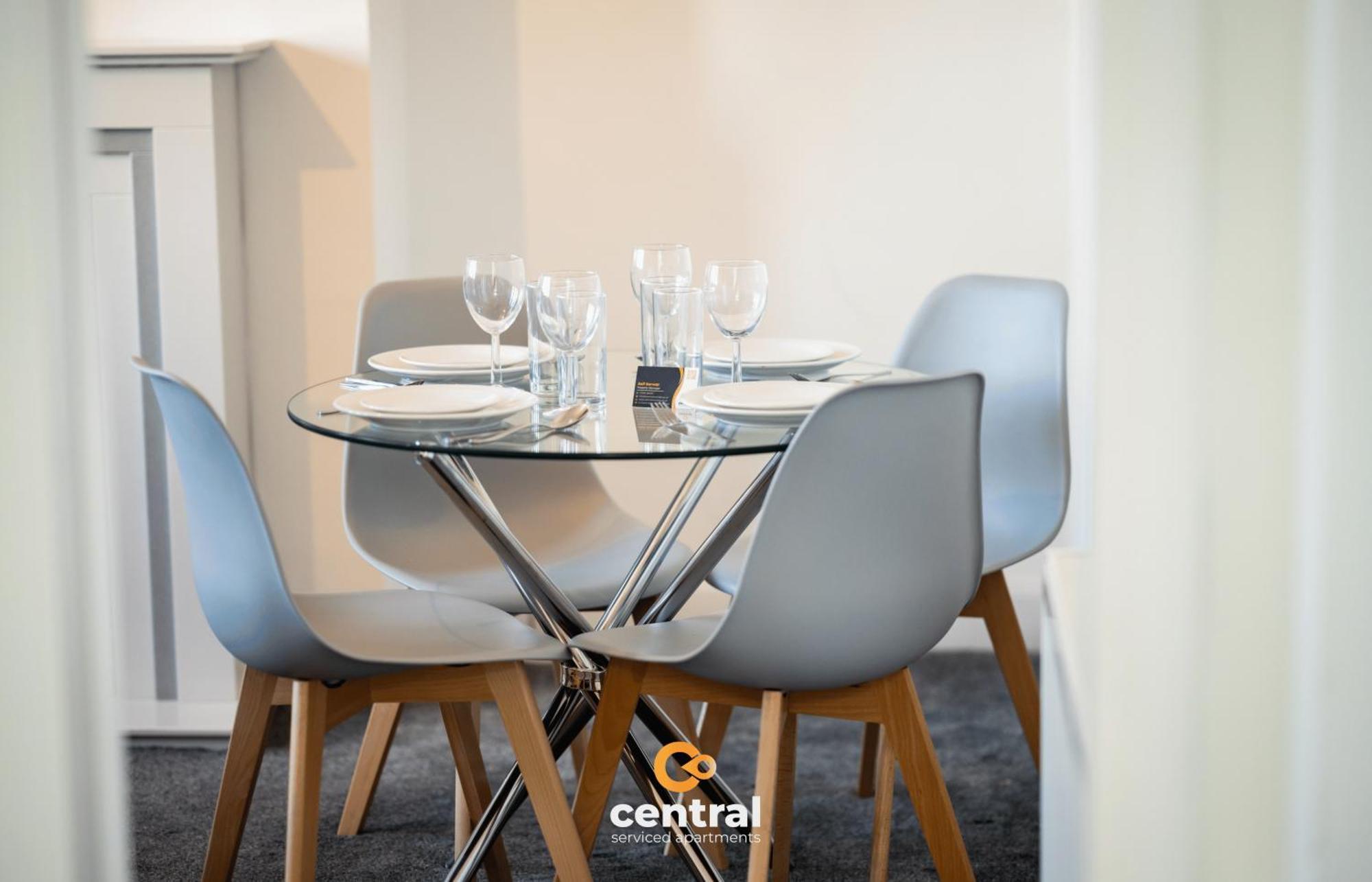 Serviced Apartments: Modern 2-bedroom Family *