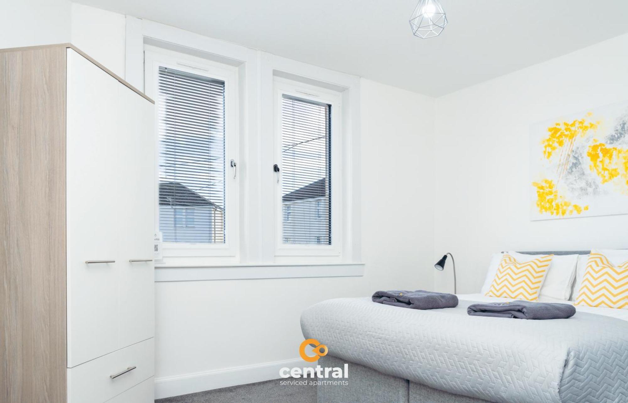 Serviced Apartments: Modern 2-bedroom Family Apartment