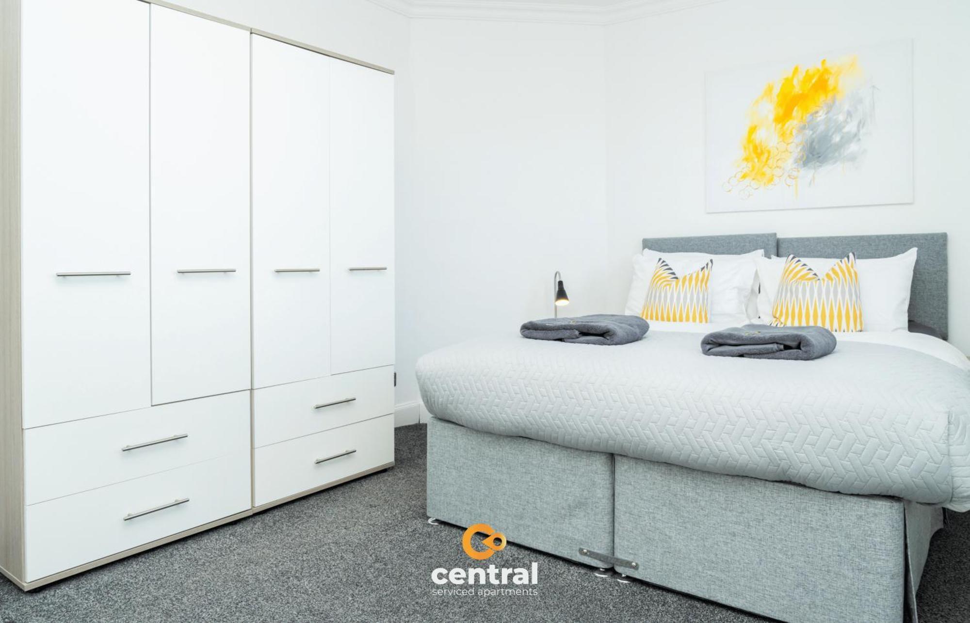 Serviced Apartments: Modern 2-bedroom Family Apartment Dundee