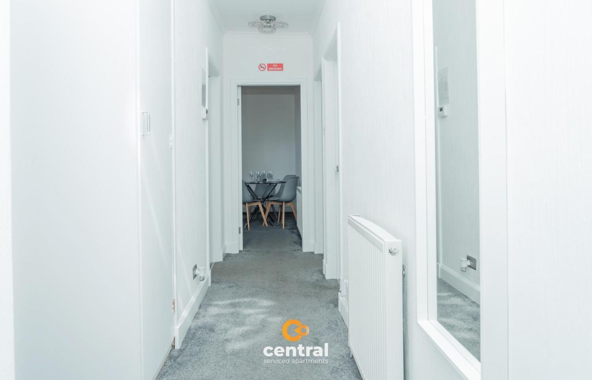 Serviced Apartments: Modern 2-bedroom Family Apartment