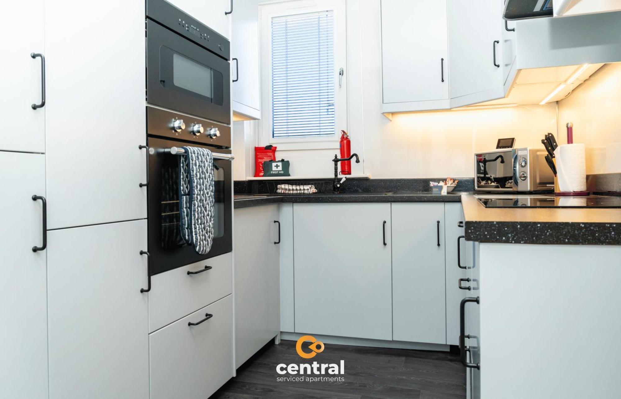 Serviced Apartments: Modern 2-bedroom Family Apartment Dundee