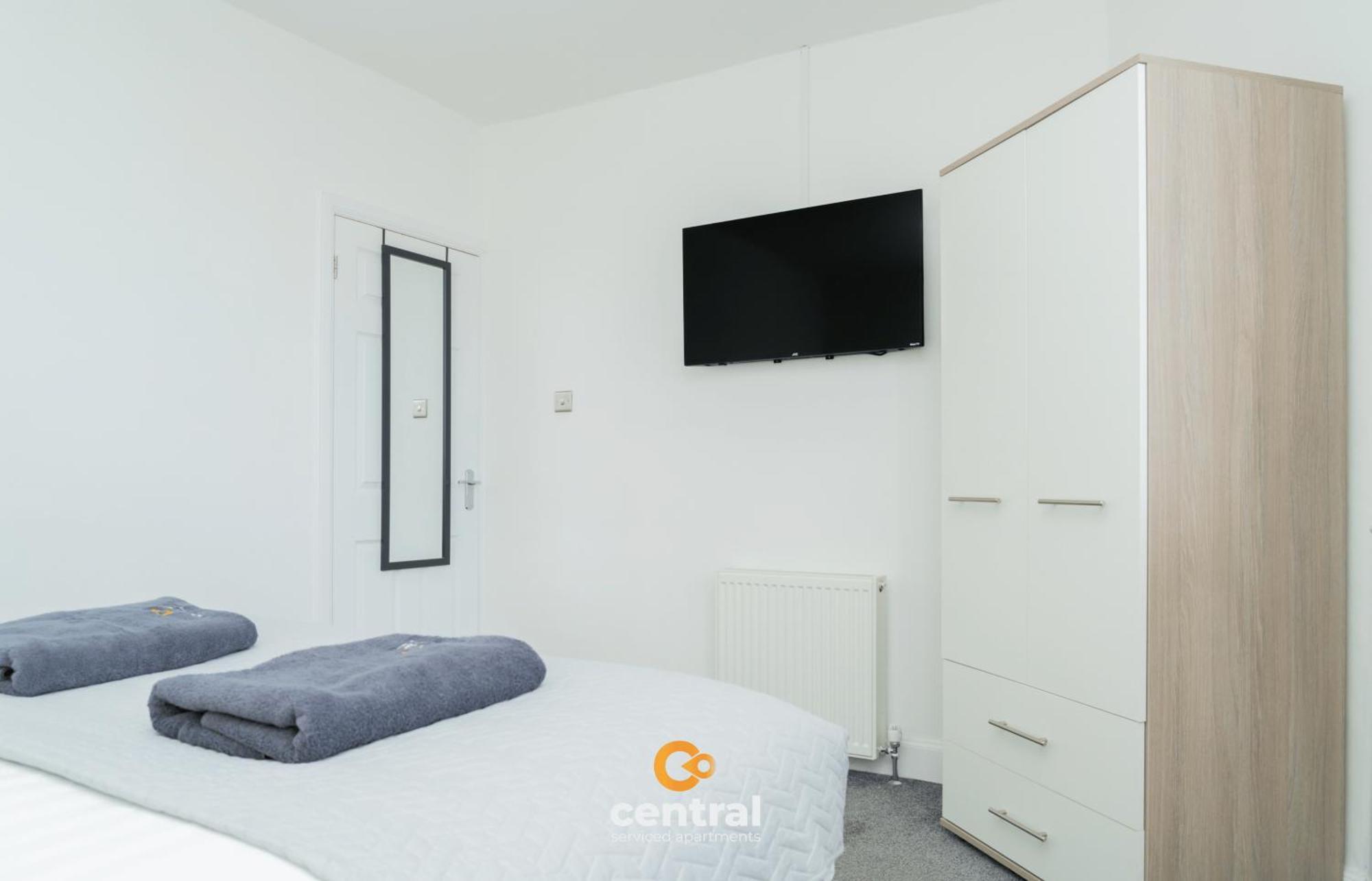 Serviced Apartments: Modern 2-bedroom Family Apartment Dundee