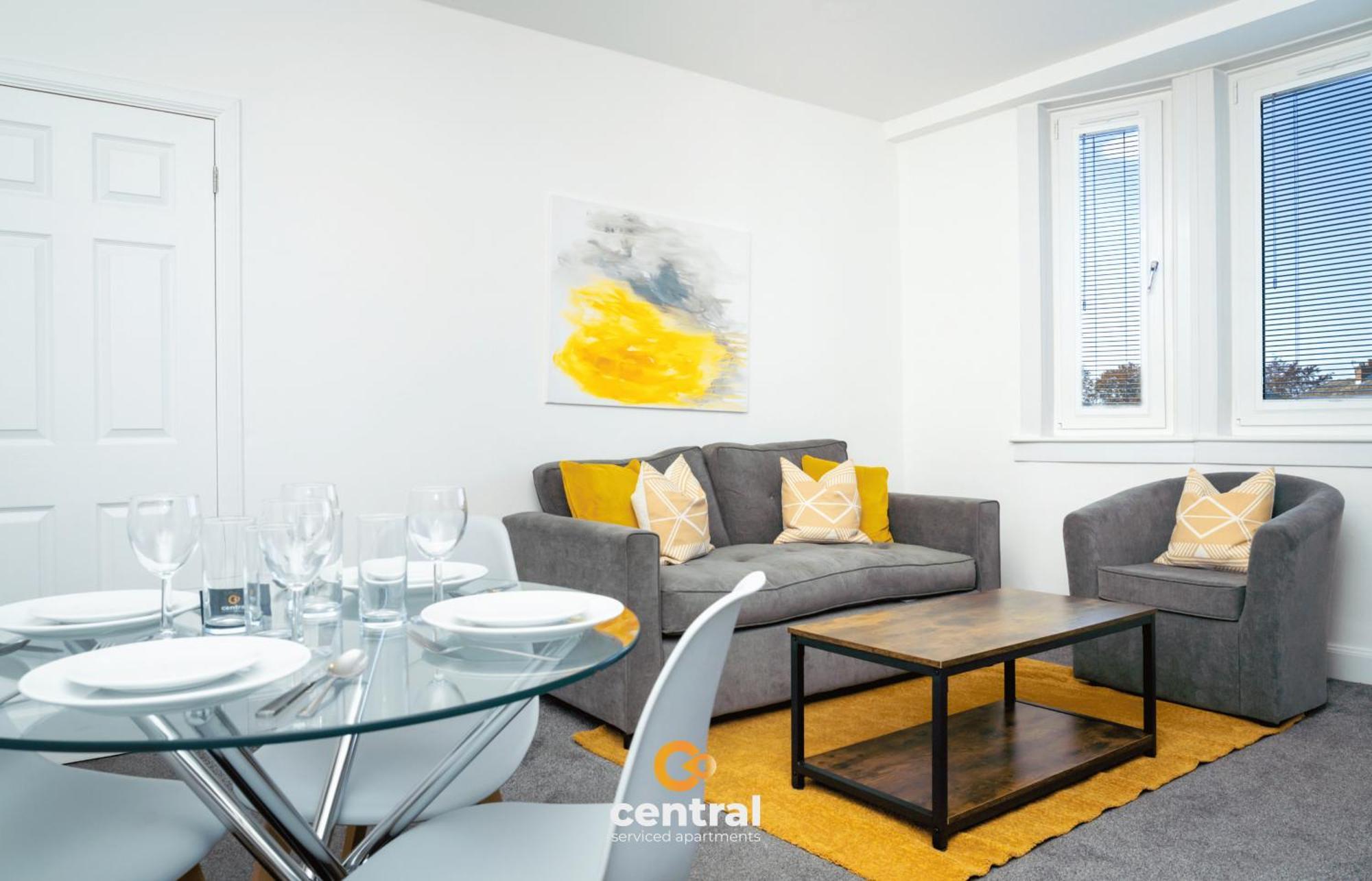 Serviced Apartments: Modern 2-bedroom Family *