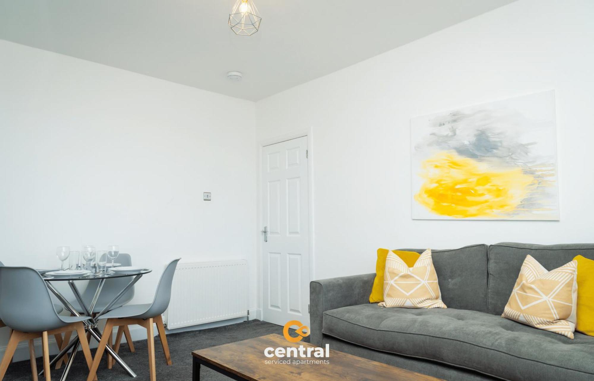 Serviced Apartments: Modern 2-bedroom Family Apartment