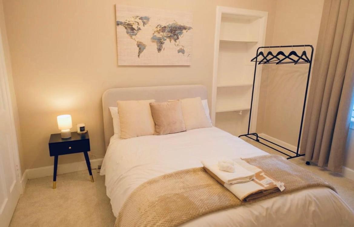 Luxury Apartment *