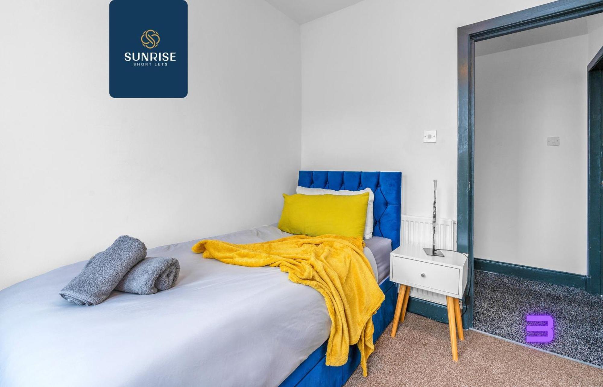 The Dens, 3 Rooms, 4 Beds, 2 Bathrooms, Fully Equipped, Wifi, Free Street Parking, 3rd Floor Apartment, Invoice And Reduced Price Only Via Sunrise Short Lets Apartment Dundee