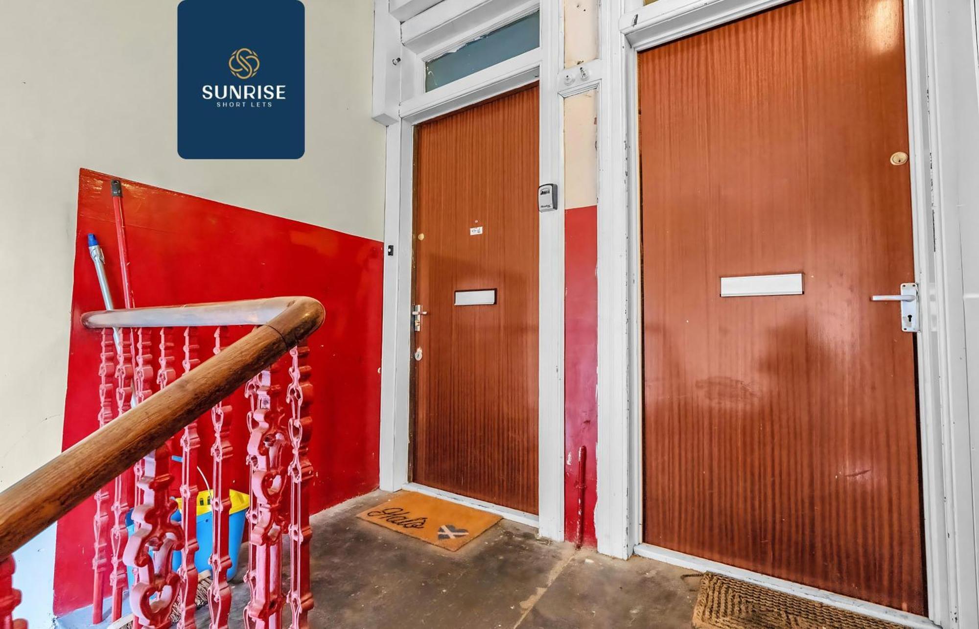 The Dens, 3 Rooms, 4 Beds, 2 Bathrooms, Fully Equipped, Wifi, Free Street Parking, 3rd Floor Apartment, Invoice And Reduced Price Only Via Sunrise Short Lets Apartment Dundee