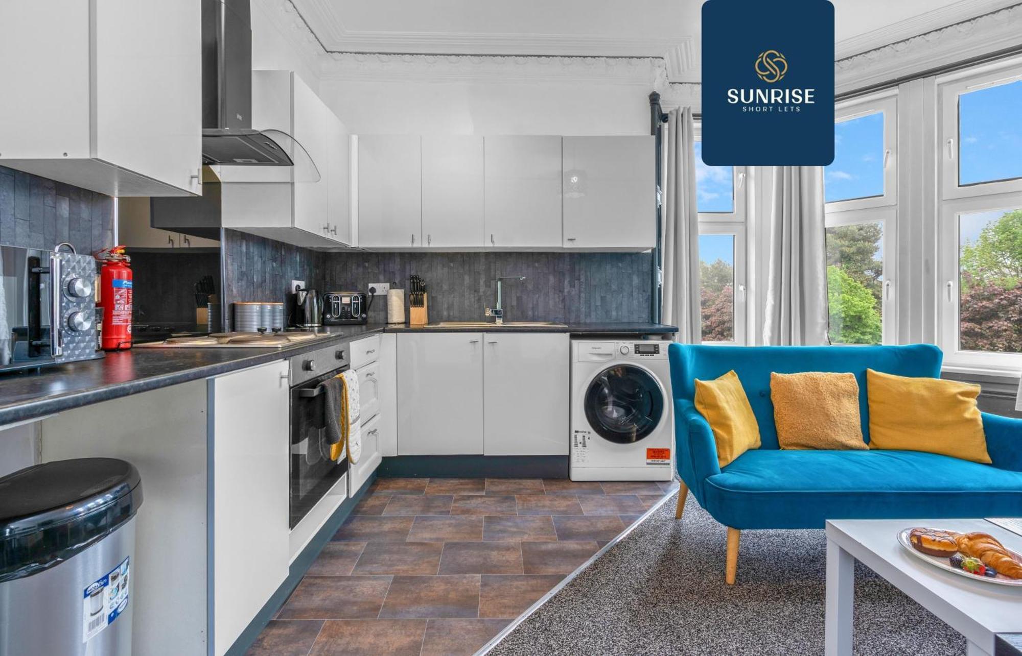 The Dens, 3 Rooms, 4 Beds, 2 Bathrooms, Fully Equipped, Wifi, Free Street Parking, 3rd Floor Apartment, Invoice And Reduced Price Only Via Sunrise Short Lets Dundee