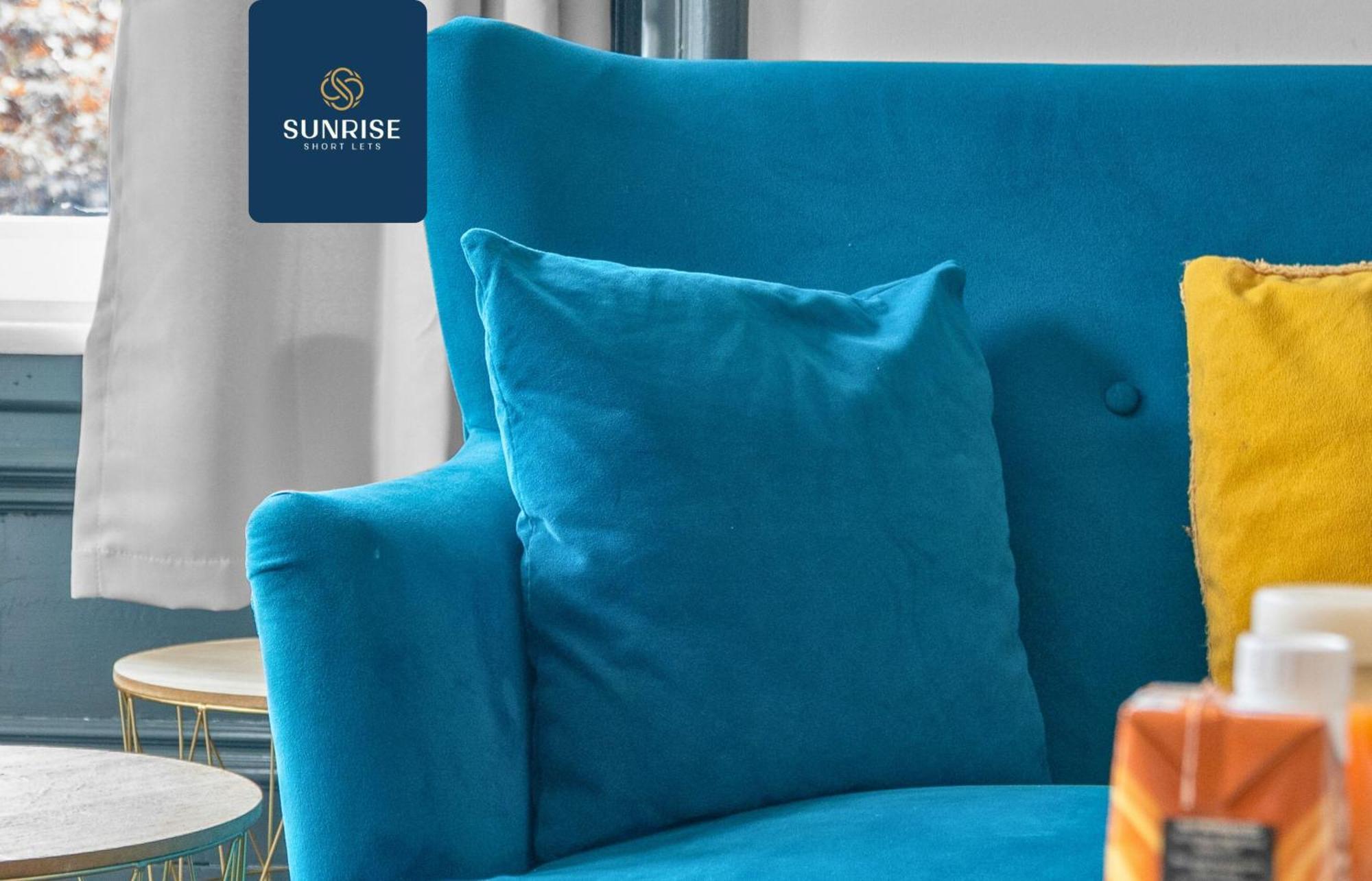 The Dens, 3 Rooms, 4 Beds, 2 Bathrooms, Fully Equipped, Wifi, Free Street Parking, 3rd Floor Apartment, Invoice And Reduced Price Only Via Sunrise Short Lets *