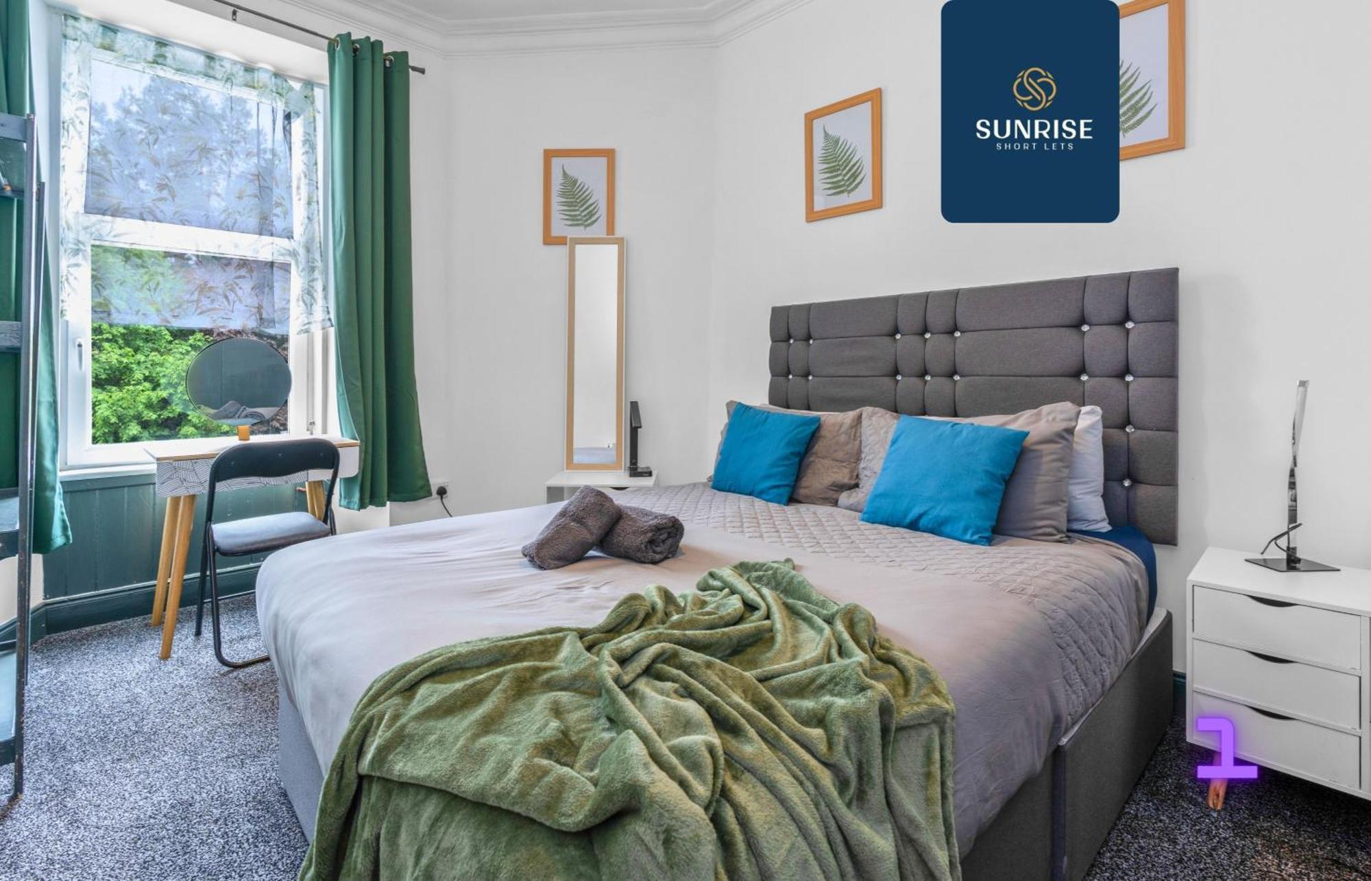 The Dens, 3 Rooms, 4 Beds, 2 Bathrooms, Fully Equipped, Wifi, Free Street Parking, 3rd Floor Apartment, Invoice And Reduced Price Only Via Sunrise Short Lets * Dundee