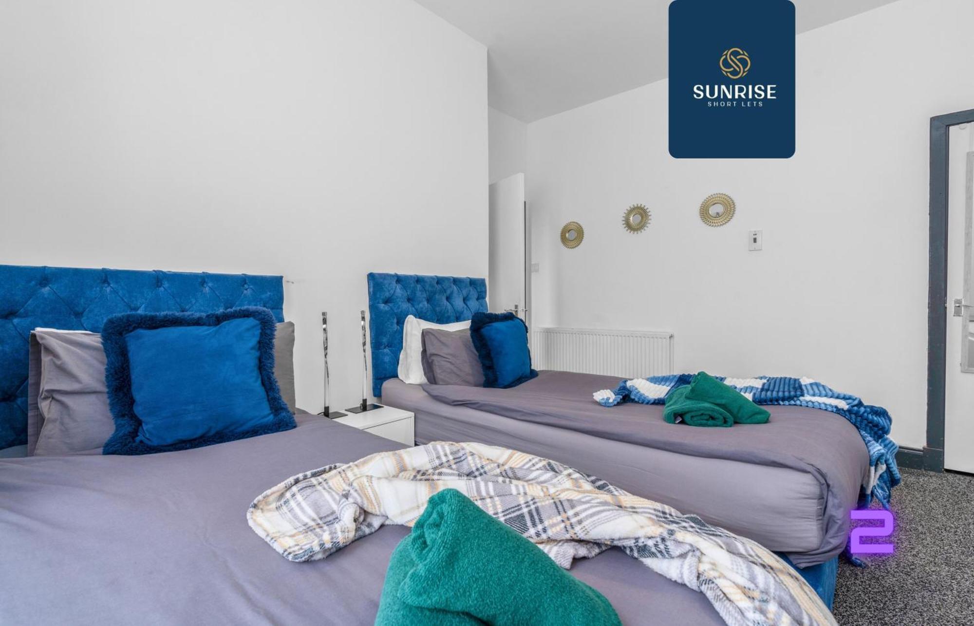 The Dens, 3 Rooms, 4 Beds, 2 Bathrooms, Fully Equipped, Wifi, Free Street Parking, 3rd Floor Apartment, Invoice And Reduced Price Only Via Sunrise Short Lets *