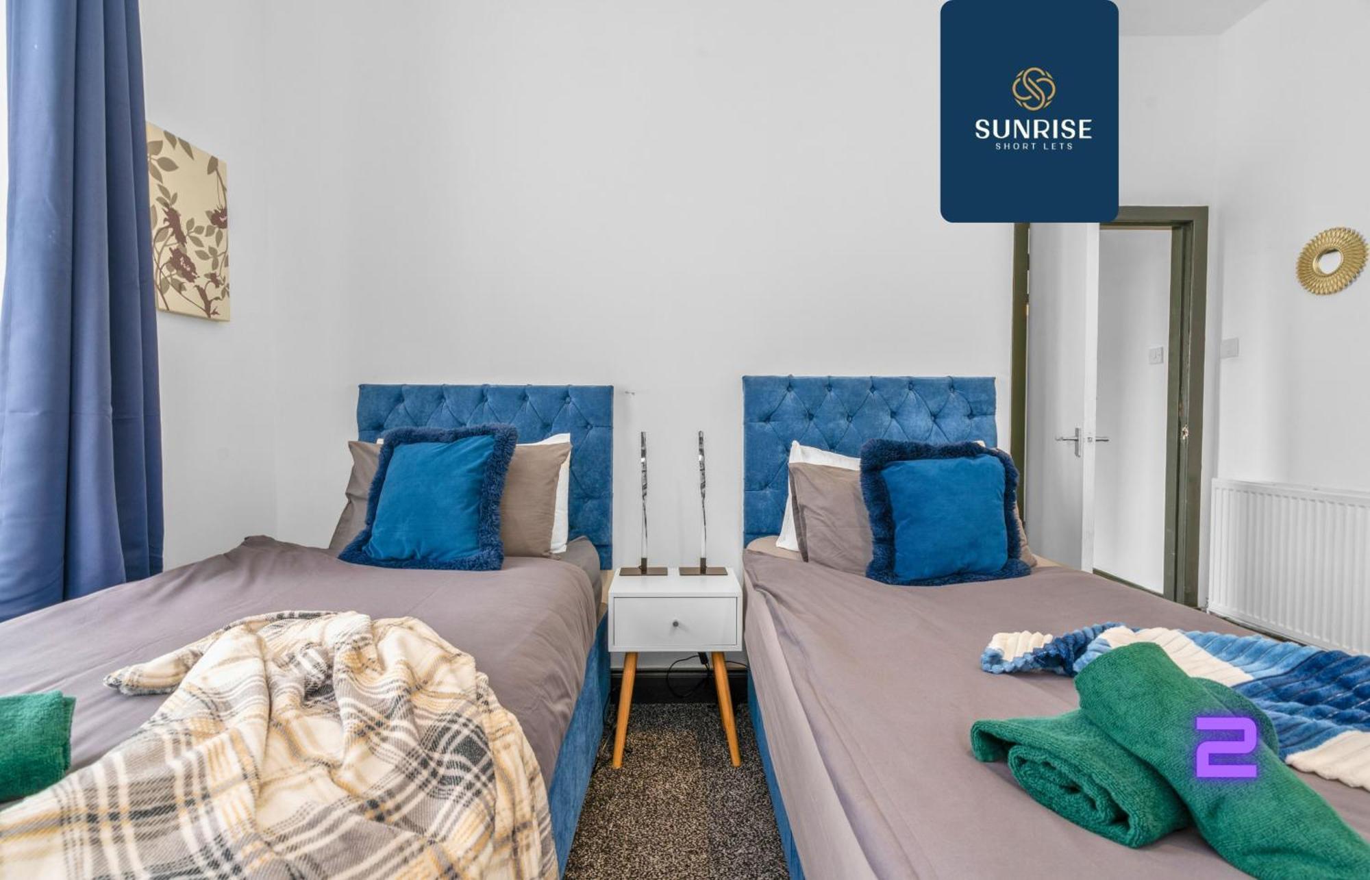 The Dens, 3 Rooms, 4 Beds, 2 Bathrooms, Fully Equipped, Wifi, Free Street Parking, 3rd Floor Apartment, Invoice And Reduced Price Only Via Sunrise Short Lets