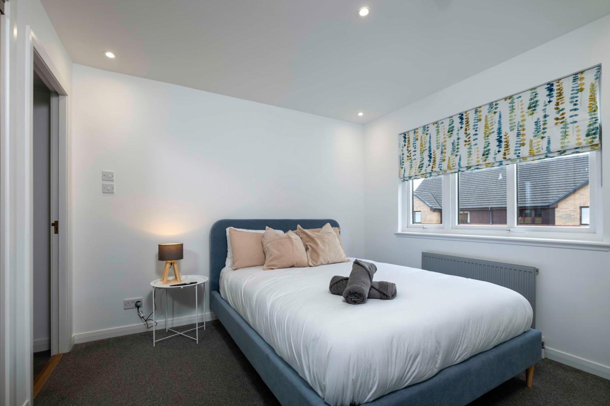 Apartamento Langley House, 5 Bed, Doubles With Smart Tv, 3 Bath, 2 Lounges, Fully Equipped Kitchen, Free Parking, Perfect For Business, Trades, Golf And Relocation 5 Min To Eden And Port Projects Wifi, Smart Tv, Garden, Dishwasher