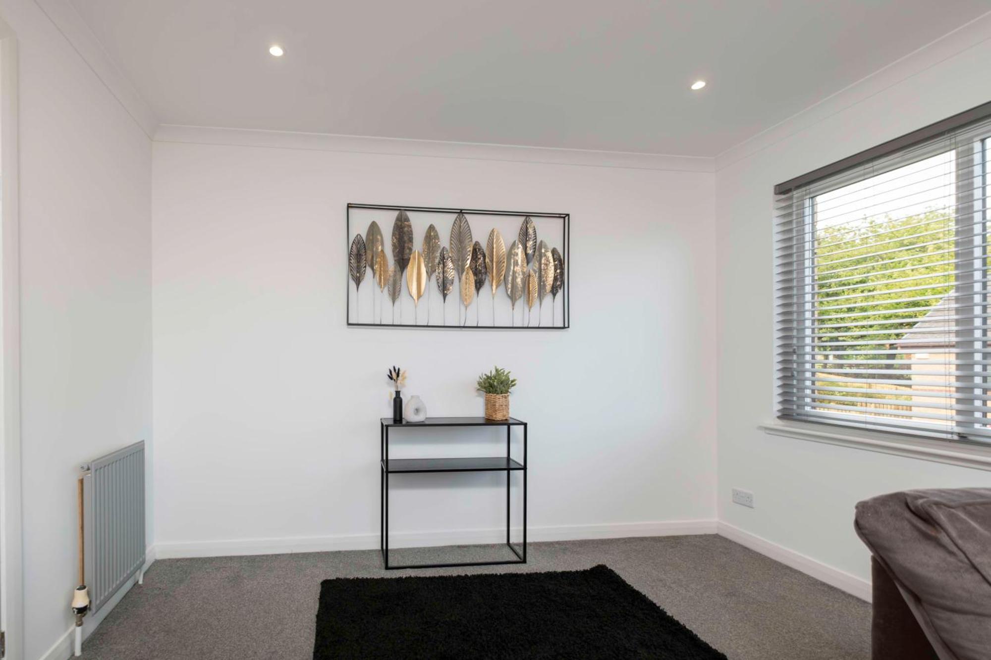 Apartamento Langley House, 5 Bed, Doubles With Smart Tv, 3 Bath, 2 Lounges, Fully Equipped Kitchen, Free Parking, Perfect For Business, Trades, Golf And Relocation 5 Min To Eden And Port Projects Wifi, Smart Tv, Garden, Dishwasher