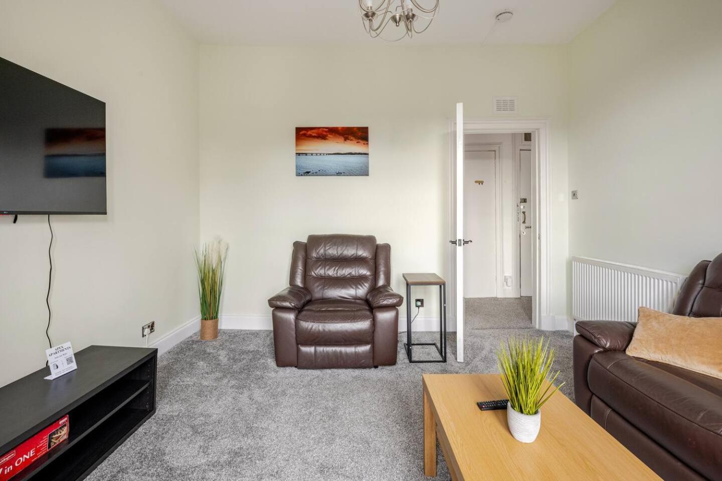Modern And Stylish 1-bed In Centre - Perfect For Short Or Long & Contractors Apartamento Dundee