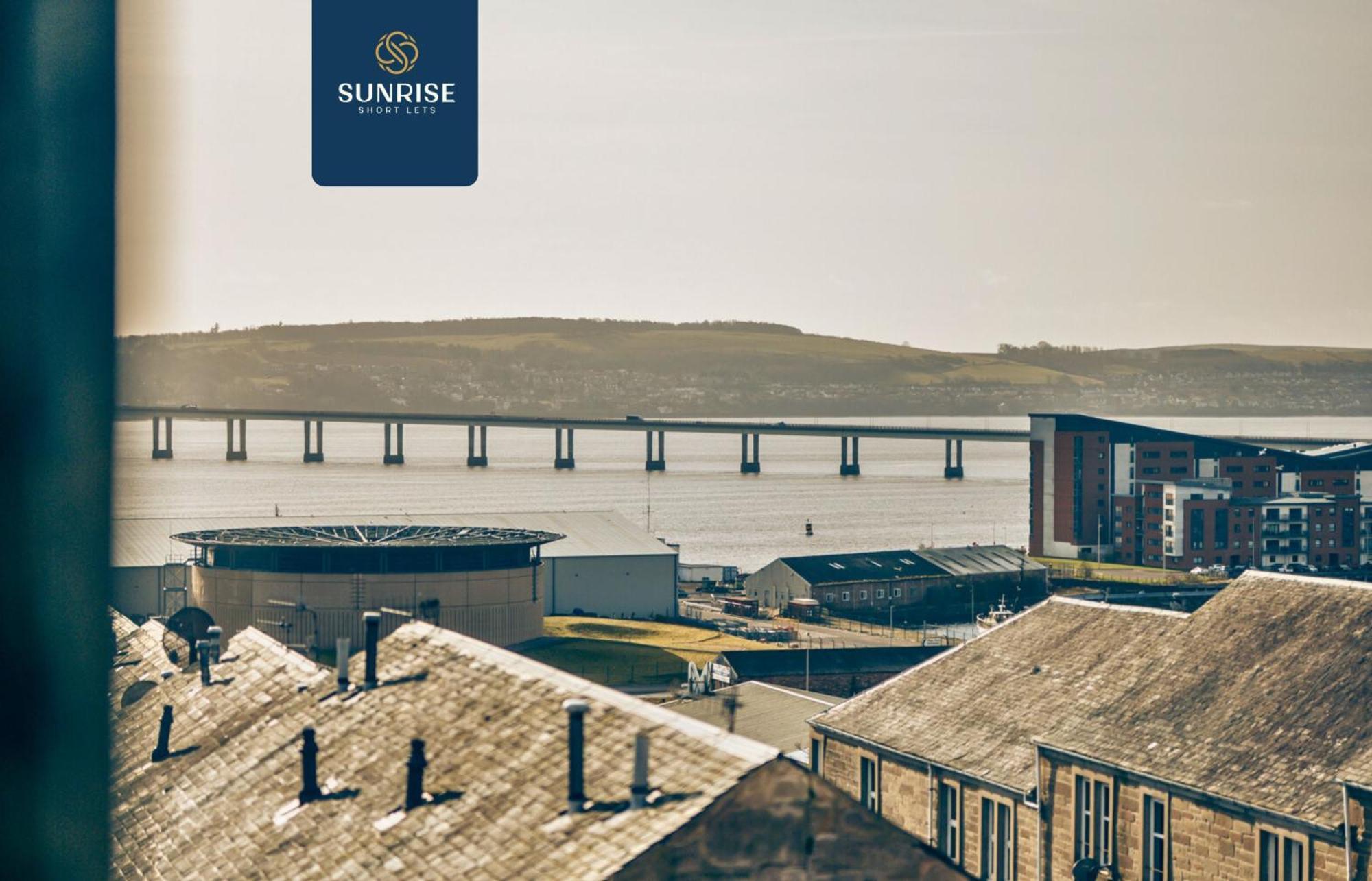 Baffin Townhouse - 3 Bedrooms With 4 Beds, Newly Refurbished, Fully Equipped, Free Parking, Amazing Views - Long Stays Available, Invoice And Reduced Price Only Via Sunrise Short Lets Dundee Holiday home Dundee