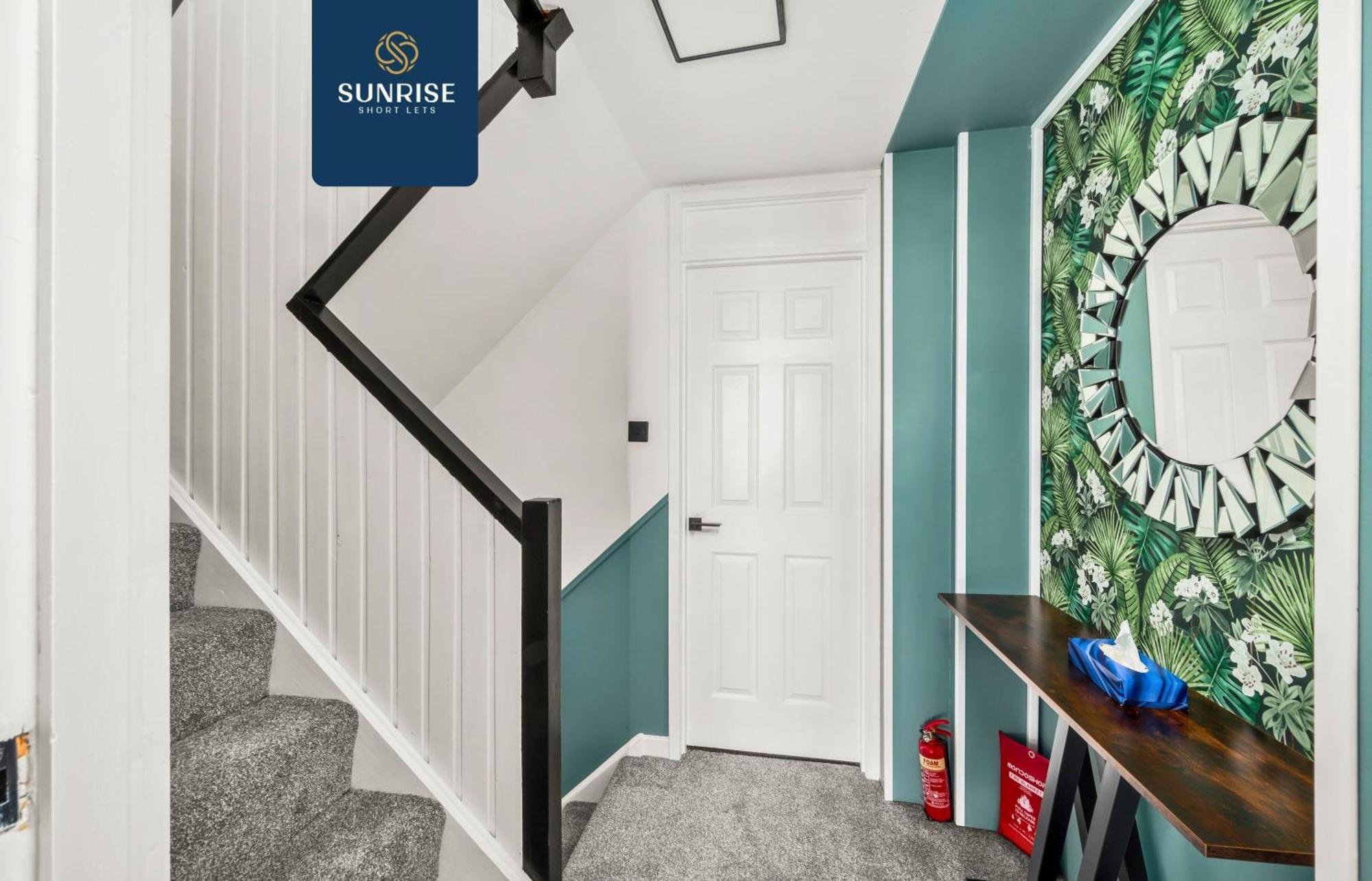 Baffin Townhouse - 3 Bedrooms With 4 Beds, Newly Refurbished, Fully Equipped, Free Parking, Amazing Views - Long Stays Available, Invoice And Reduced Price Only Via Sunrise Short Lets Dundee Dundee