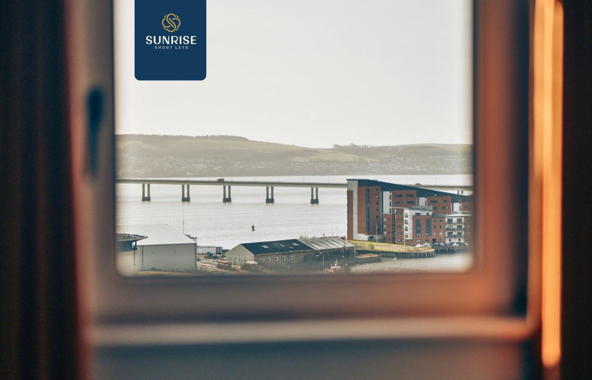 Baffin Townhouse - 3 Bedrooms With 4 Beds, Newly Refurbished, Fully Equipped, Free Parking, Amazing Views - Long Stays Available, Invoice And Reduced Price Only Via Sunrise Short Lets Dundee Holiday home *