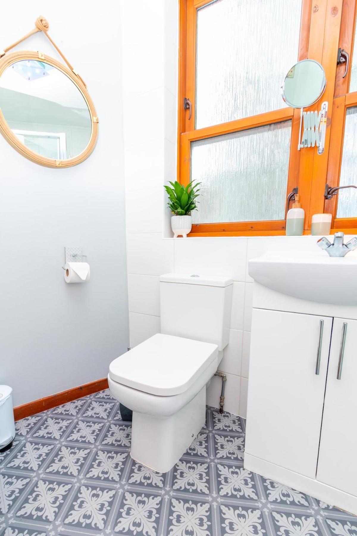 Near V&a Museum & Attractions Apartment *