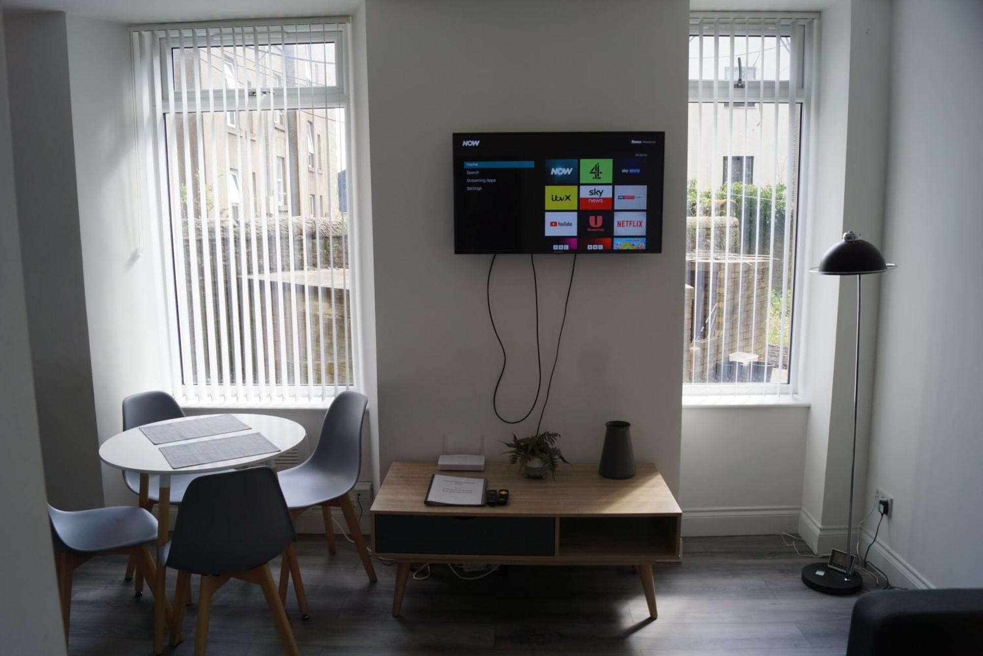 - Sleeps 4 - Pet Friendly Apartamento