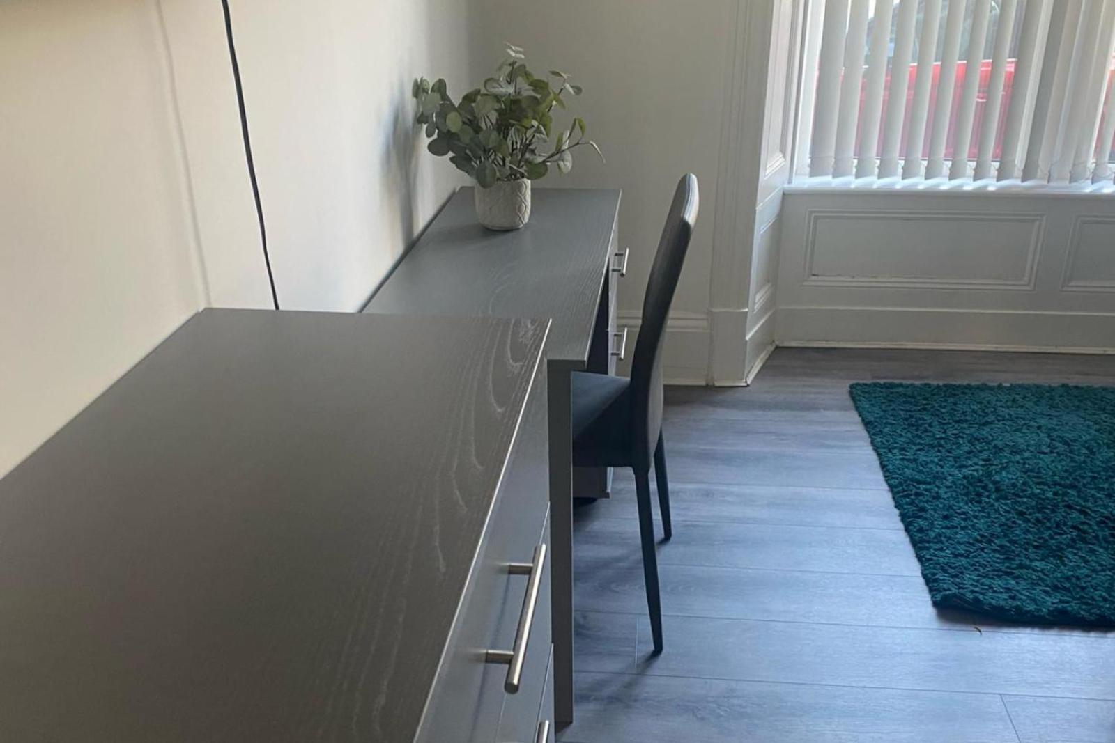 - Sleeps 4 - Pet Friendly * Dundee