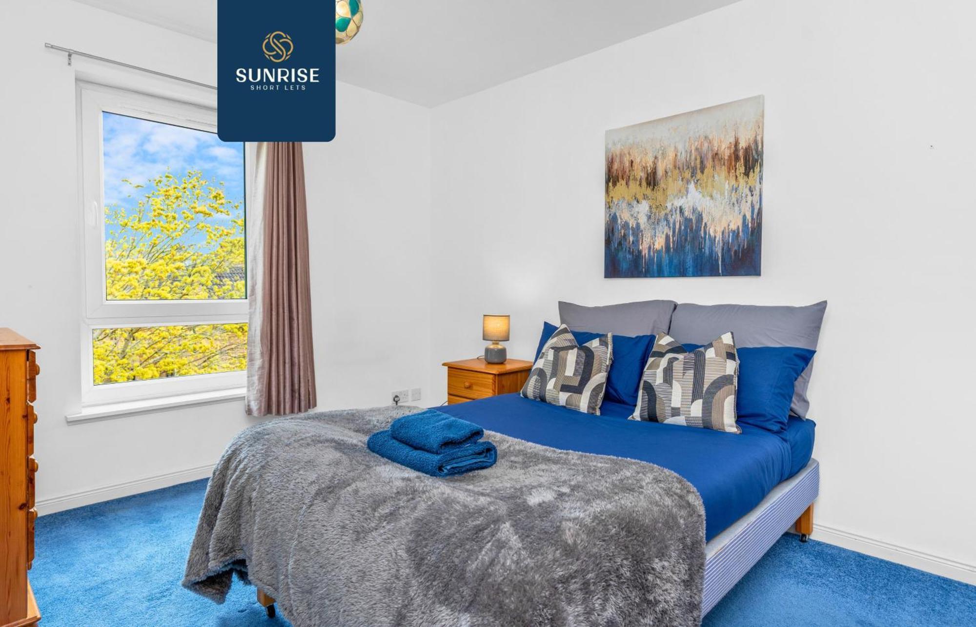 Friary Townhouse - 5 Double Bedrooms, 4 Bathrooms, Gym, Games, Garden, Fully Equipped, Free Parking, Location, Contractors And Trades People Favourite, Invoice And Reduced Price Only Via Sunrise Short Lets
