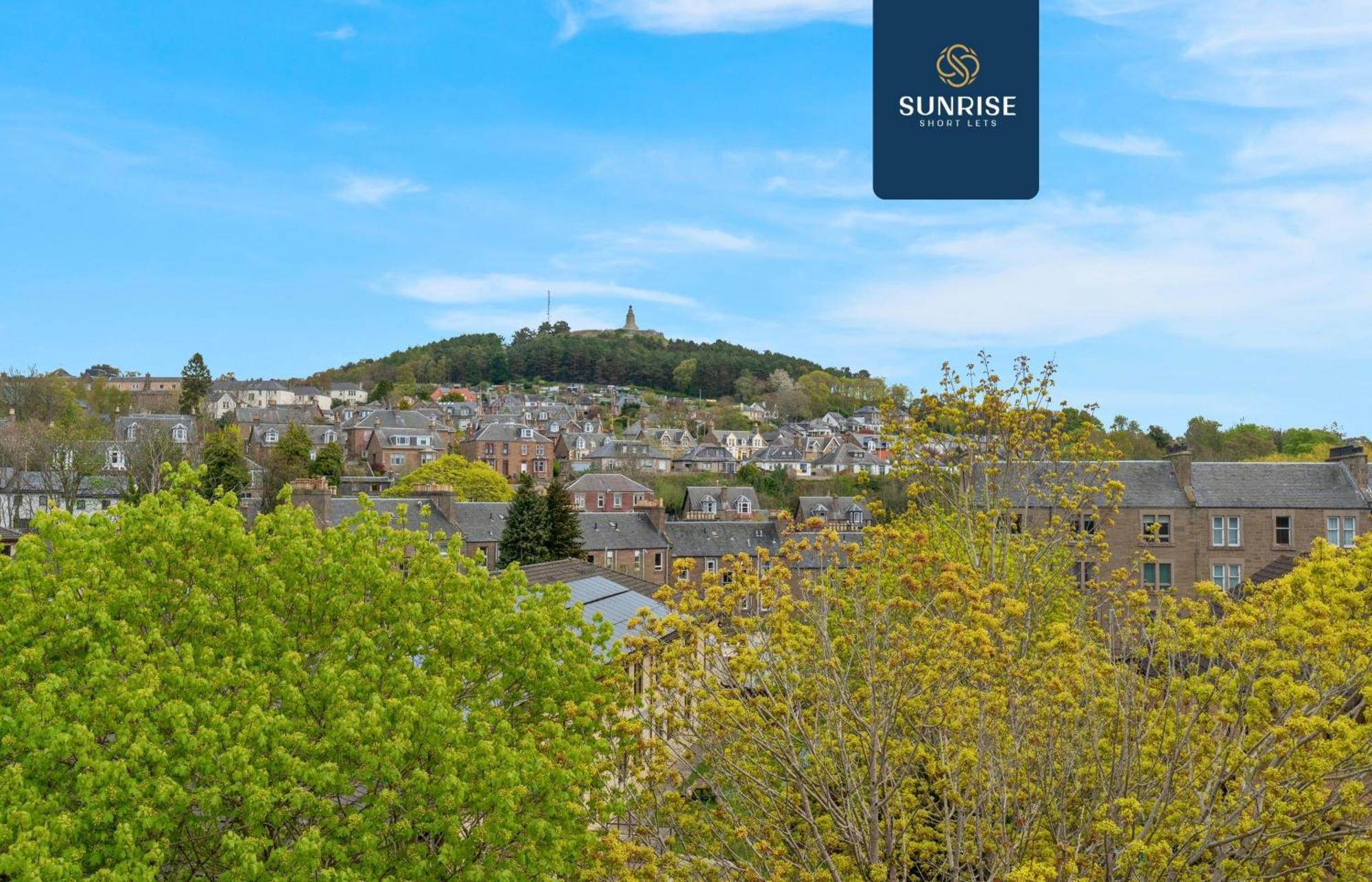 Friary Townhouse - 5 Double Bedrooms, 4 Bathrooms, Gym, Games, Garden, Fully Equipped, Free Parking, Location, Contractors And Trades People Favourite, Invoice And Reduced Price Only Via Sunrise Short Lets Villa
