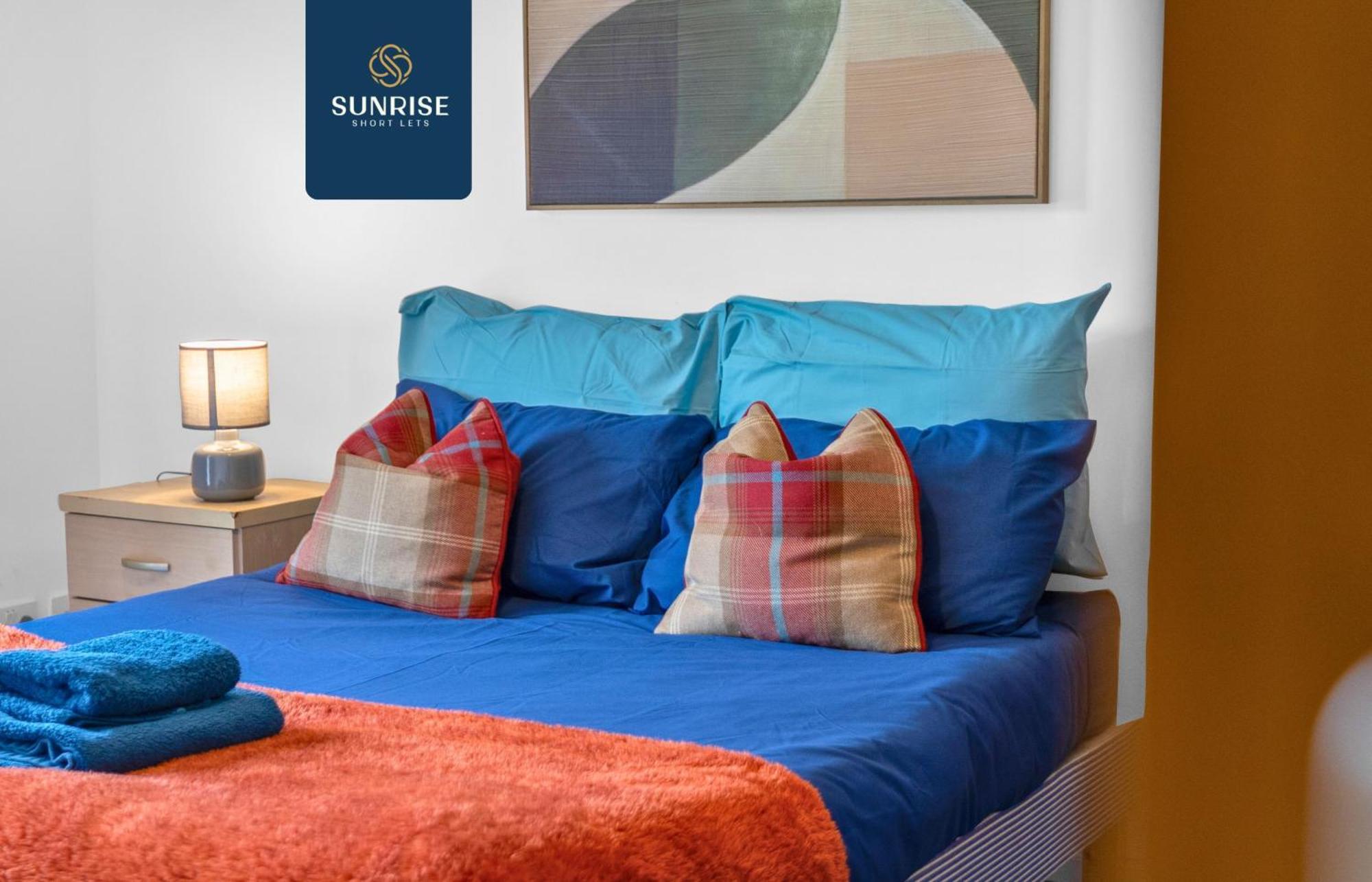 Friary Townhouse - 5 Double Bedrooms, 4 Bathrooms, Gym, Games, Garden, Fully Equipped, Free Parking, Location, Contractors And Trades People Favourite, Invoice And Reduced Price Only Via Sunrise Short Lets Dundee
