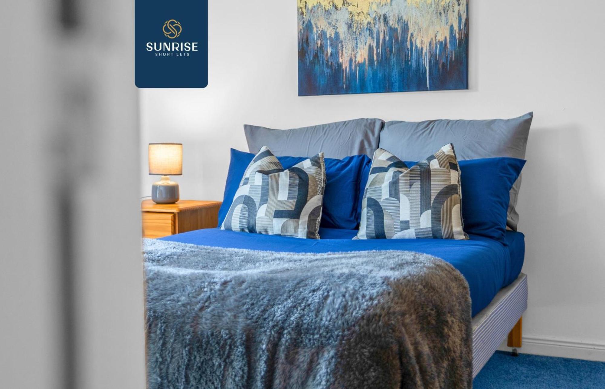 Friary Townhouse - 5 Double Bedrooms, 4 Bathrooms, Gym, Games, Garden, Fully Equipped, Free Parking, Location, Contractors And Trades People Favourite, Invoice And Reduced Price Only Via Sunrise Short Lets Villa
