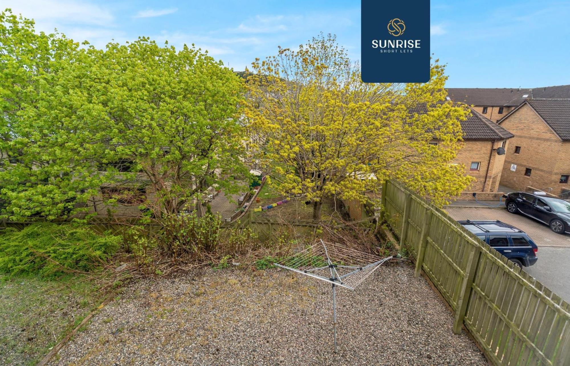 Villa Friary Townhouse - 5 Double Bedrooms, 4 Bathrooms, Gym, Games, Garden, Fully Equipped, Free Parking, Location, Contractors And Trades People Favourite, Invoice And Reduced Price Only Via Sunrise Short Lets