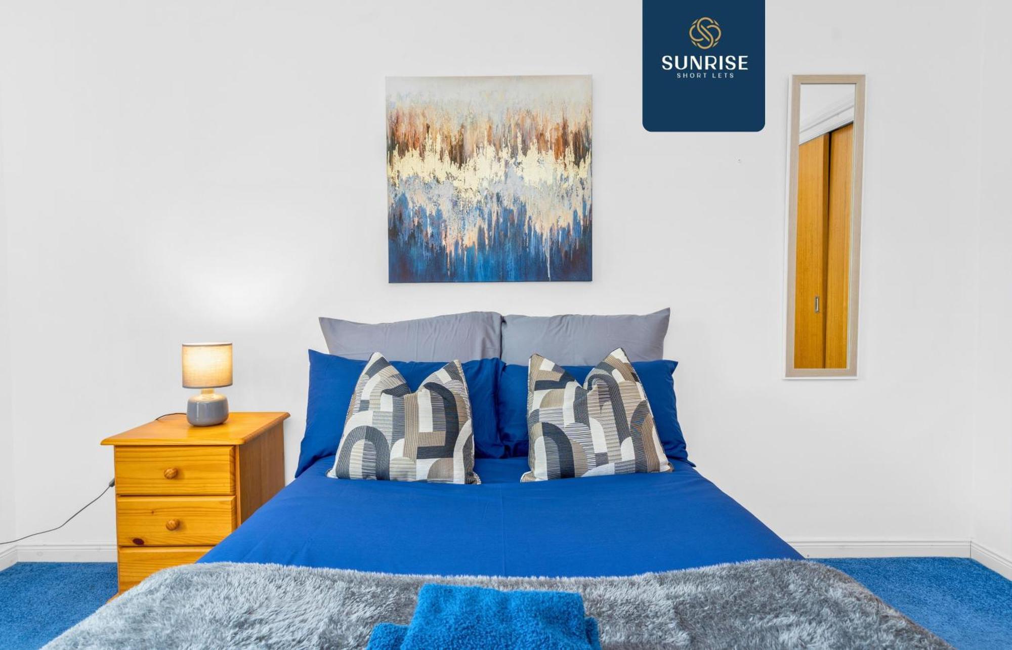 Villa Friary Townhouse - 5 Double Bedrooms, 4 Bathrooms, Gym, Games, Garden, Fully Equipped, Free Parking, Location, Contractors And Trades People Favourite, Invoice And Reduced Price Only Via Sunrise Short Lets *