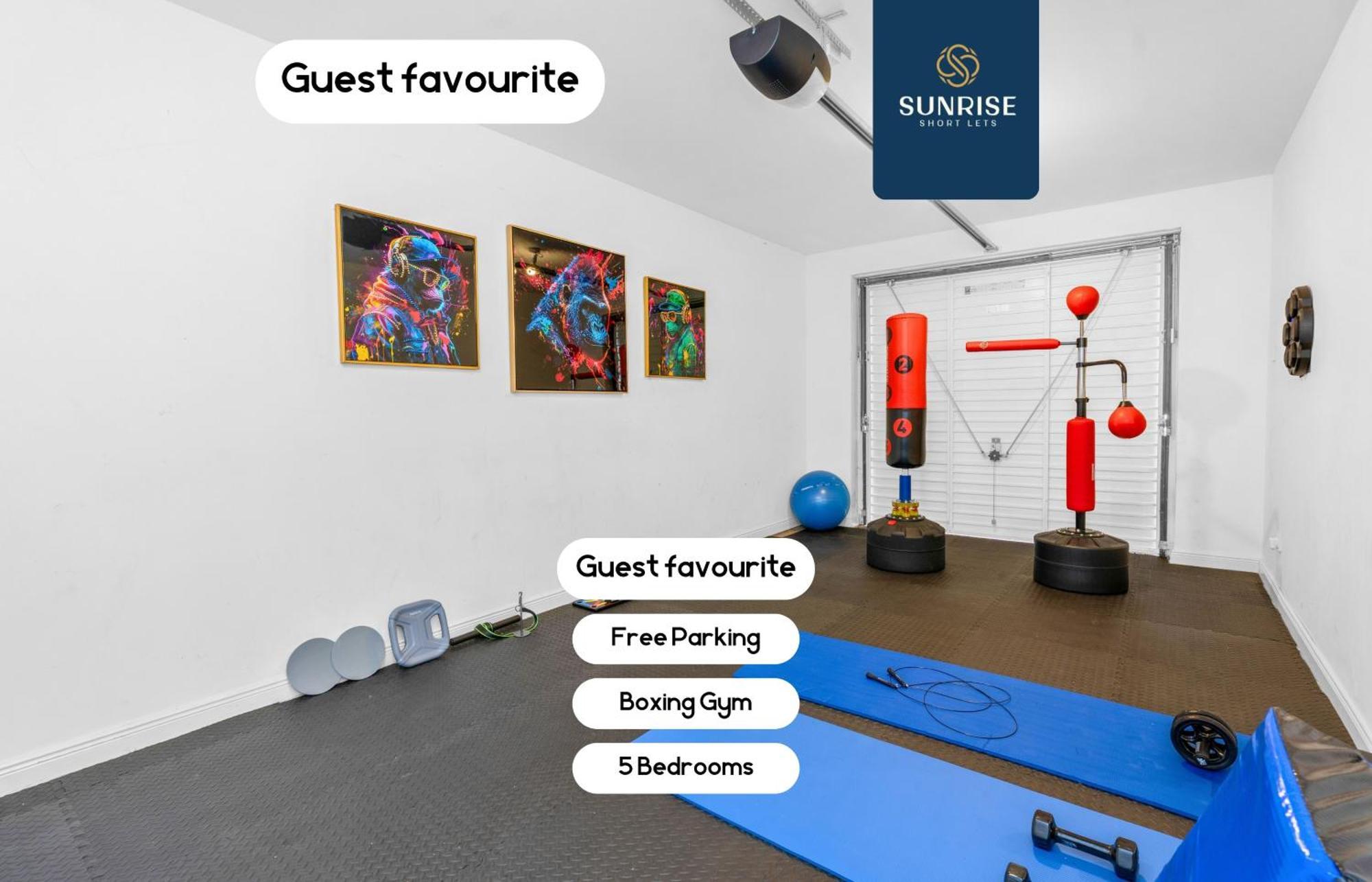 Friary Townhouse - 5 Double Bedrooms, 4 Bathrooms, Gym, Games, Garden, Fully Equipped, Free Parking, Location, Contractors And Trades People Favourite, Invoice And Reduced Price Only Via Sunrise Short Lets *