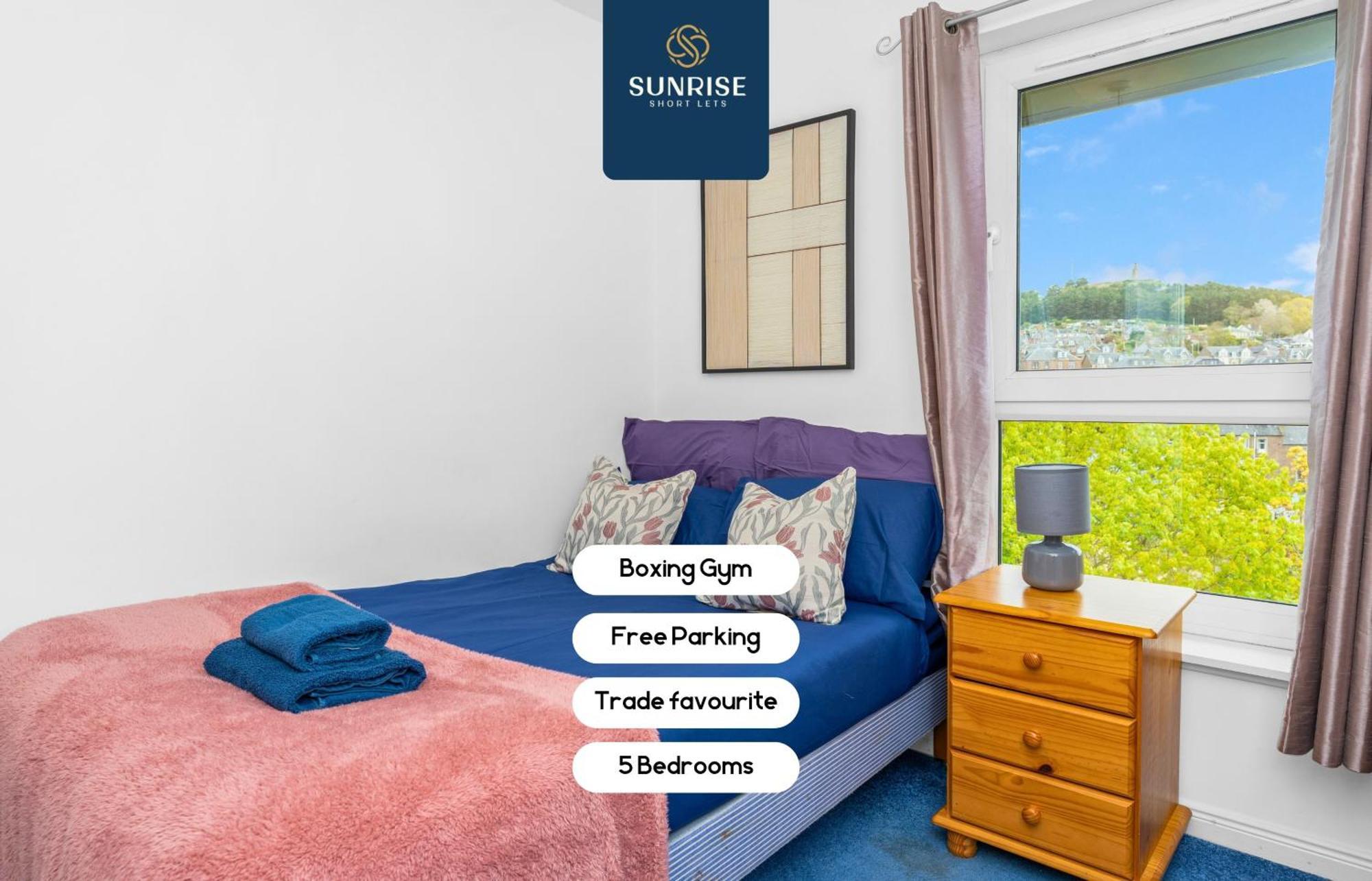 Friary Townhouse - 5 Double Bedrooms, 4 Bathrooms, Gym, Games, Garden, Fully Equipped, Free Parking, Location, Contractors And Trades People Favourite, Invoice And Reduced Price Only Via Sunrise Short Lets Dundee