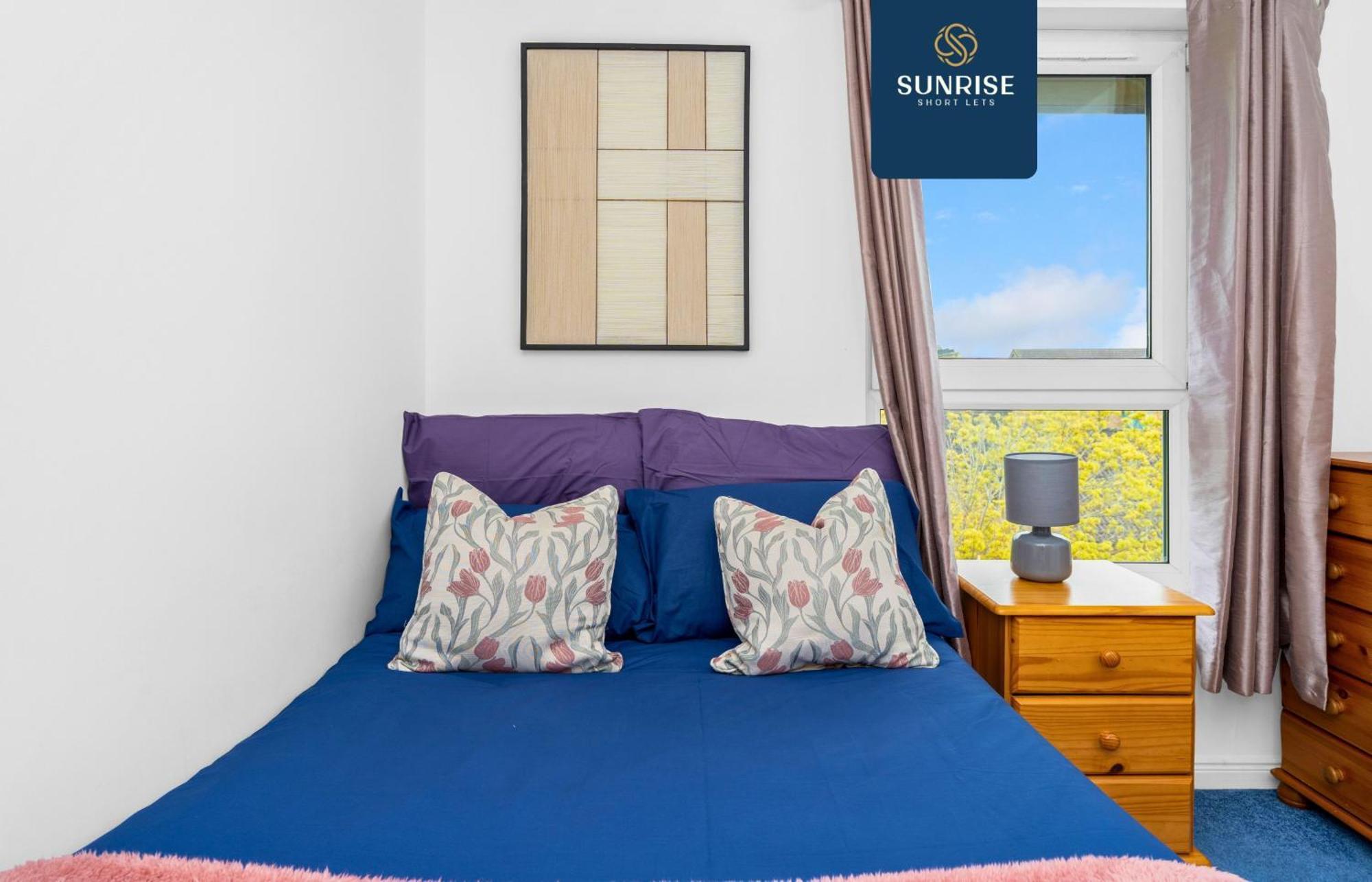 Friary Townhouse - 5 Double Bedrooms, 4 Bathrooms, Gym, Games, Garden, Fully Equipped, Free Parking, Location, Contractors And Trades People Favourite, Invoice And Reduced Price Only Via Sunrise Short Lets * Dundee