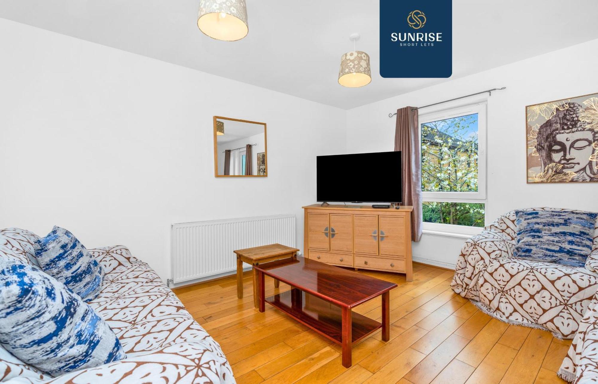 Villa Friary Townhouse - 5 Double Bedrooms, 4 Bathrooms, Gym, Games, Garden, Fully Equipped, Free Parking, Location, Contractors And Trades People Favourite, Invoice And Reduced Price Only Via Sunrise Short Lets